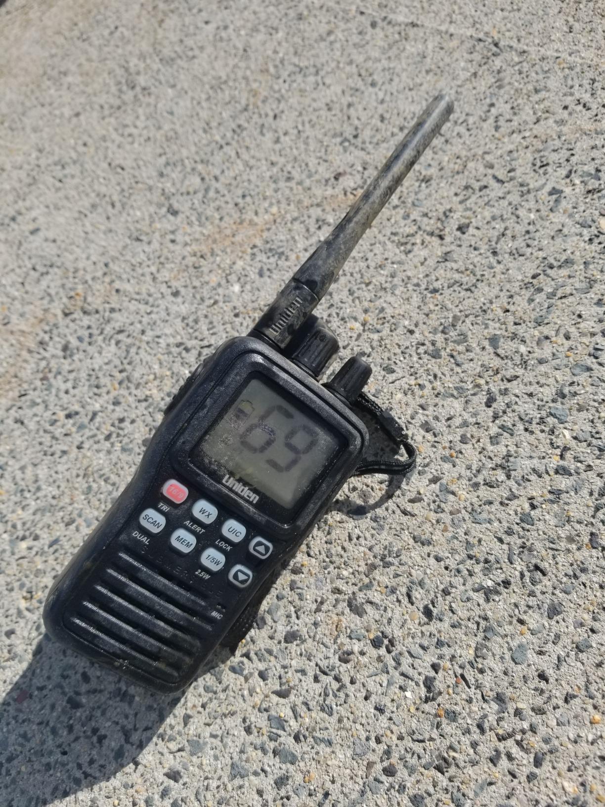 Uniden MHS75 Waterproof Handheld 2-Way VHF Marine Radio, Submersible, Selectable 1/2.5/5 Watt Transmit Power, All USA/International and Canadian Marine Channels customer photo 1