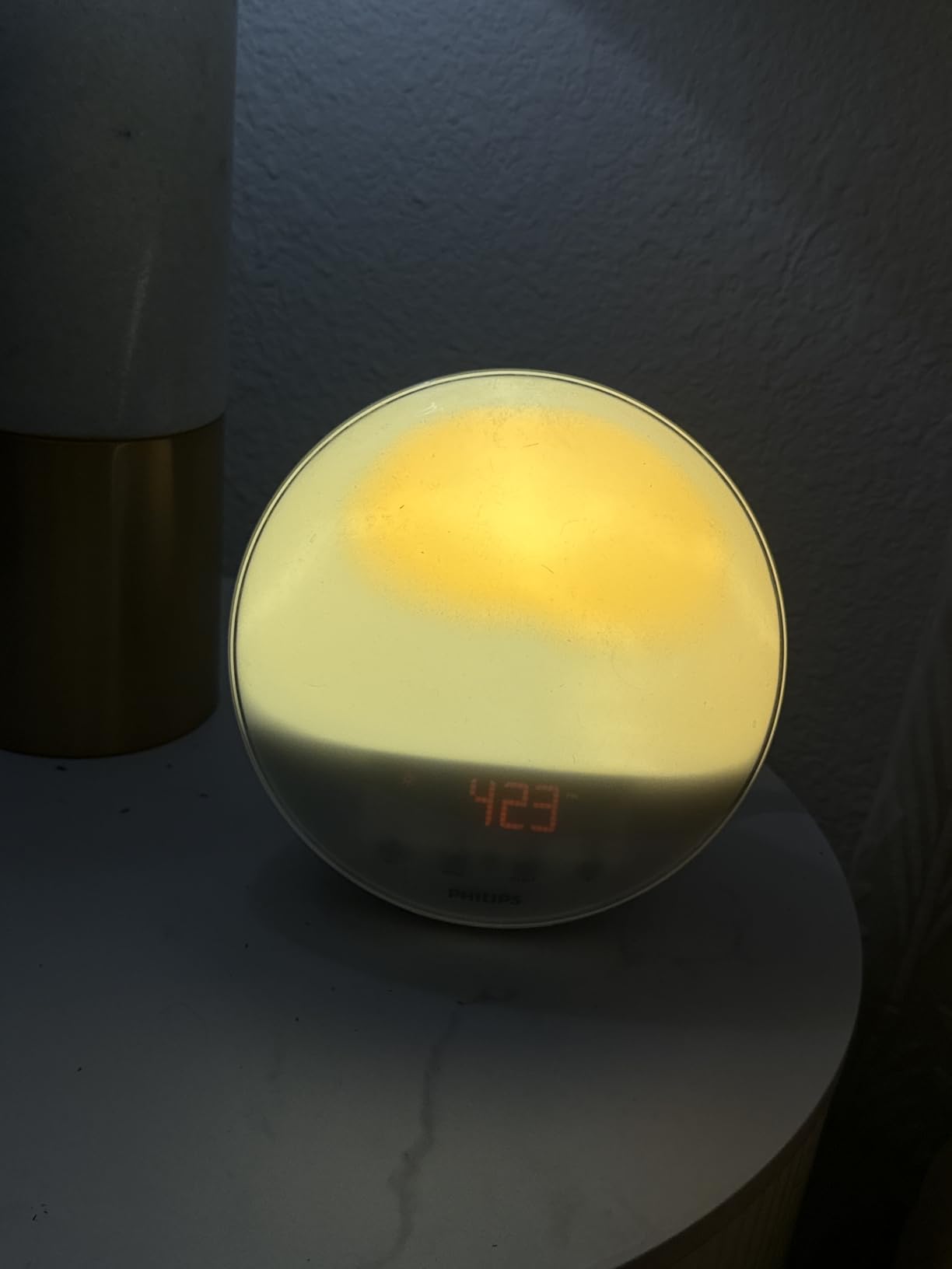 Philips SmartSleep Wake-up Light, Colored Sunrise and Sunset Simulation, 5 Natural Sounds, FM Radio & Reading Lamp, Tap Snooze, HF3520/60 customer photo 2