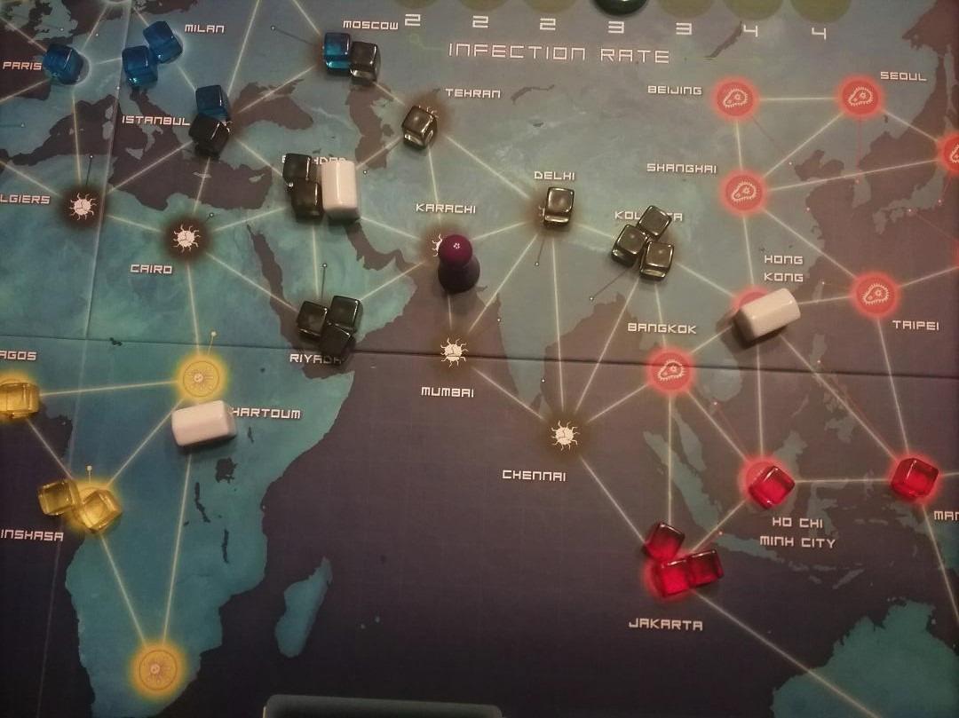 Asmodee Pandemic Board Game (Base Game) - A Cooperative Battle to Save Humanity, Strategy Game for Kids and Adults, Ages 8+, 2-4 Players, 45 Minute Playtime customer photo 2