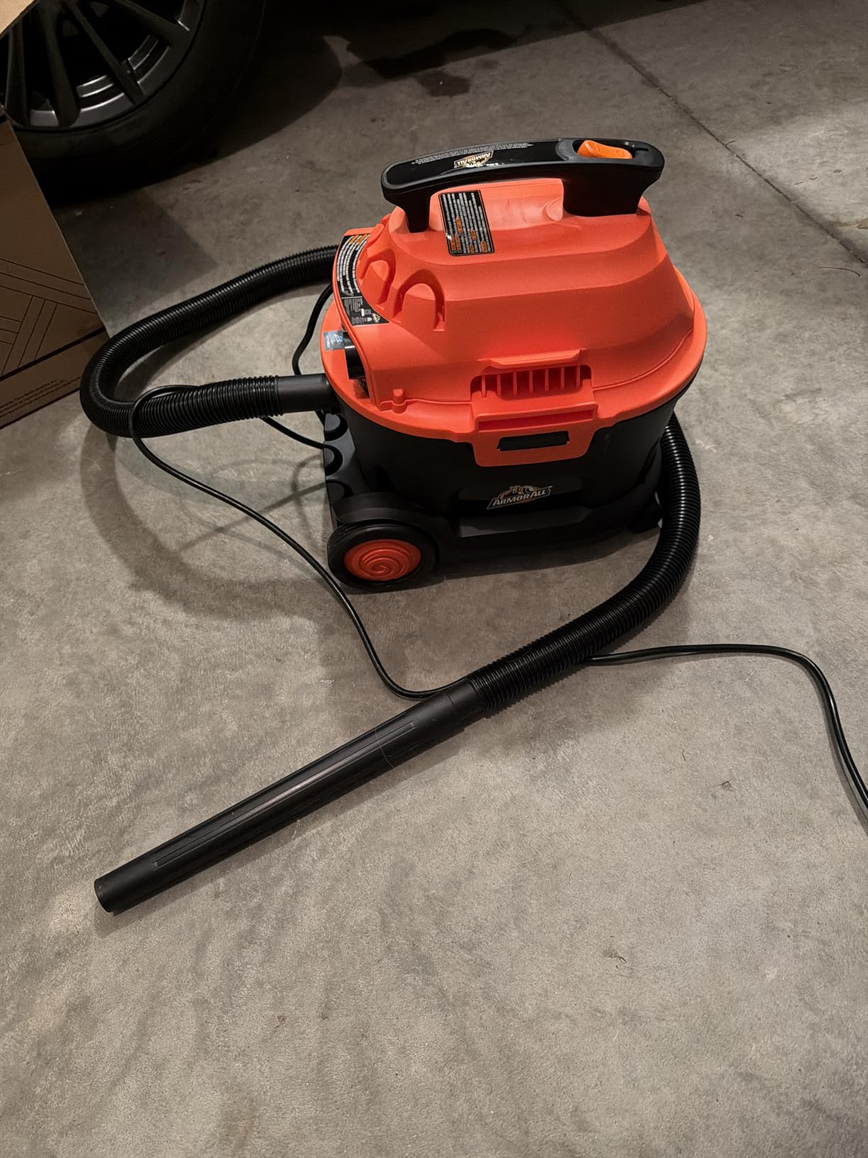 Armor All AA255W Wet/Dry Utility Vac 2.5 Gallon, 2.5-Gallon, 120 Volts (AC), Orange/Black customer photo 1