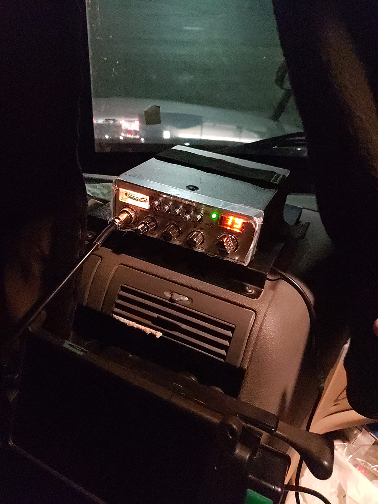 Uniden PC68LTX 40-Channel CB Radio with PA/CB Switch, RF Gain and Mic Gain Control, Analog S/RF Meter, Instant Channel 9, Automatic Noise Limiter, and Hi-Cut Switch, Silver customer photo 2