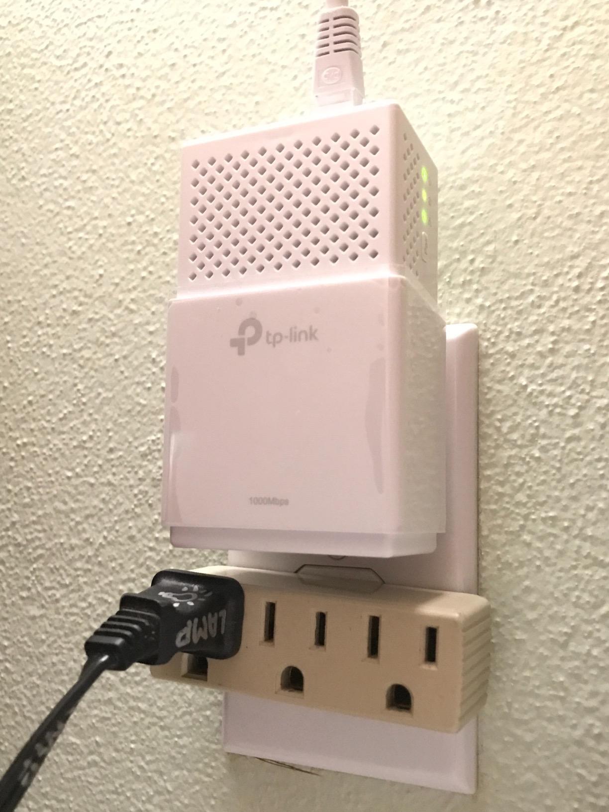 TP-Link AV1200 Powerline Ethernet Adapter - Gigabit Port, Plug&Play, Power Saving(TL-PA8010 KIT) customer photo 1