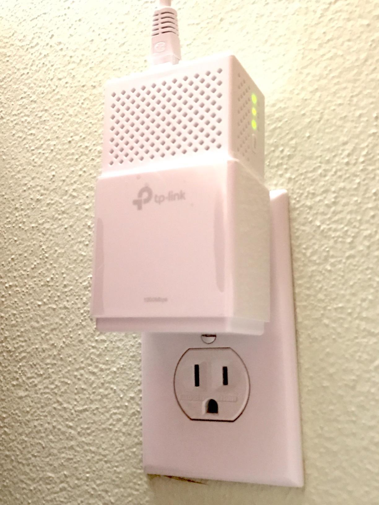 TP-Link AV1200 Powerline Ethernet Adapter - Gigabit Port, Plug&Play, Power Saving(TL-PA8010 KIT) customer photo 2
