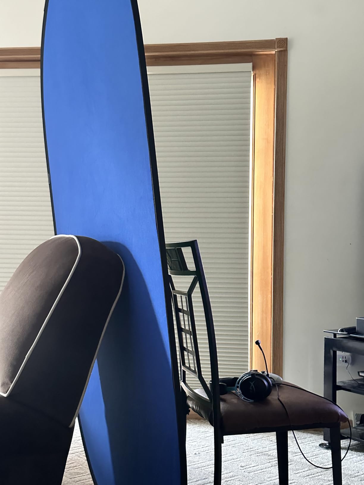 NEEWER Chromakey Backdrops, Double Sided Black Screen and White Screen, 2 in 1 Collapsible and Reversible Background for Photography, Gaming and Live Streaming, 5'x6.6'/1.5mx2m (Black/White) customer photo 1
