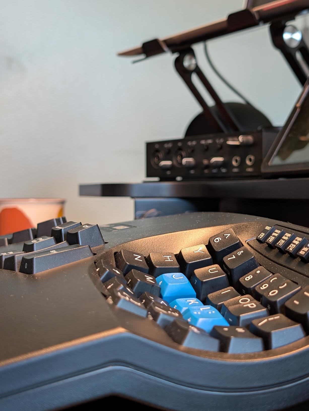 KINESIS Advantage2 Ergonomic Keyboard (KB600), Cherry MX Brown Switches, QWERTY keycaps customer photo 1