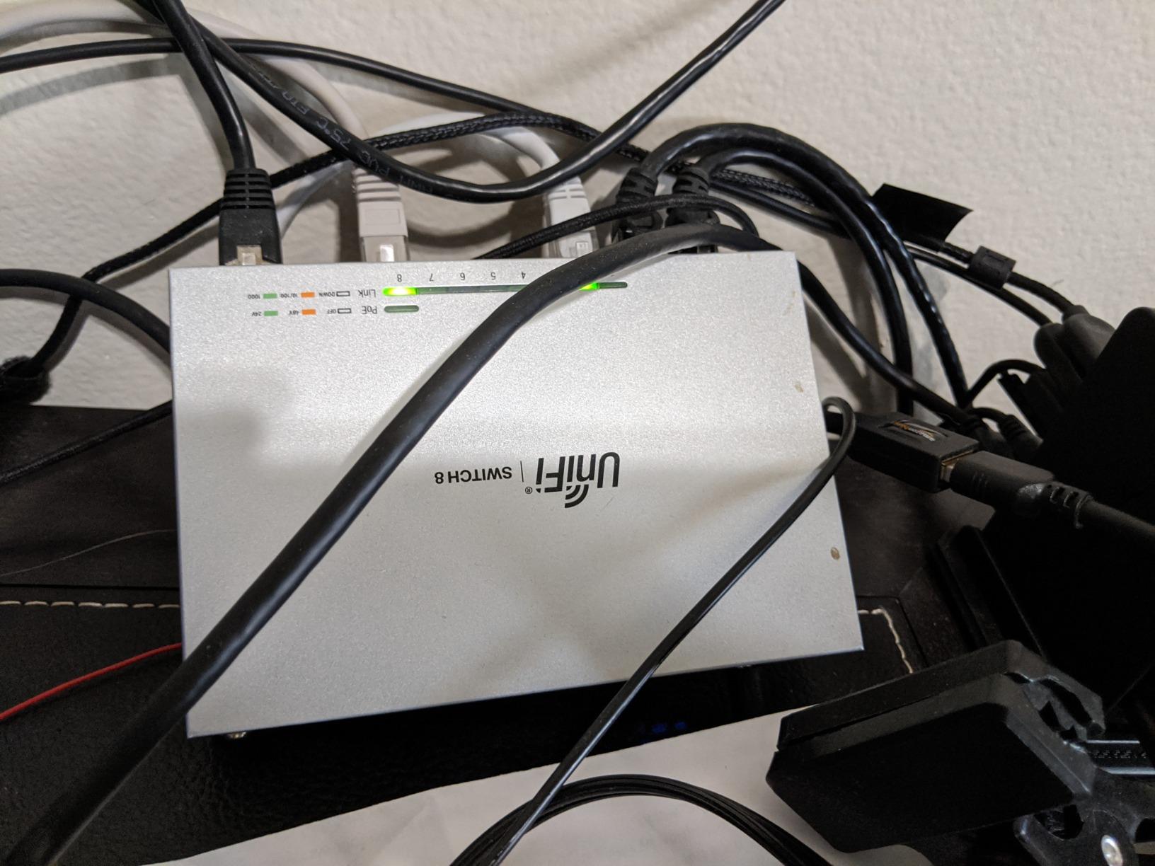 Ubiquiti US-8 Unifi Switch, Silver customer photo 2
