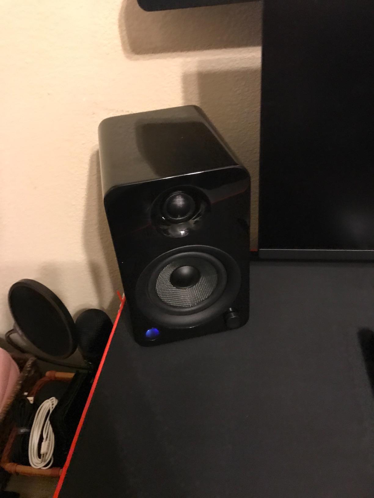 Kanto YU4MW Powered Speakers with Bluetooth and Built-in Phono Preamp | Auto Standby and Startup | Remote Included | 140W Peak Power | Pair | Matte White customer photo 1