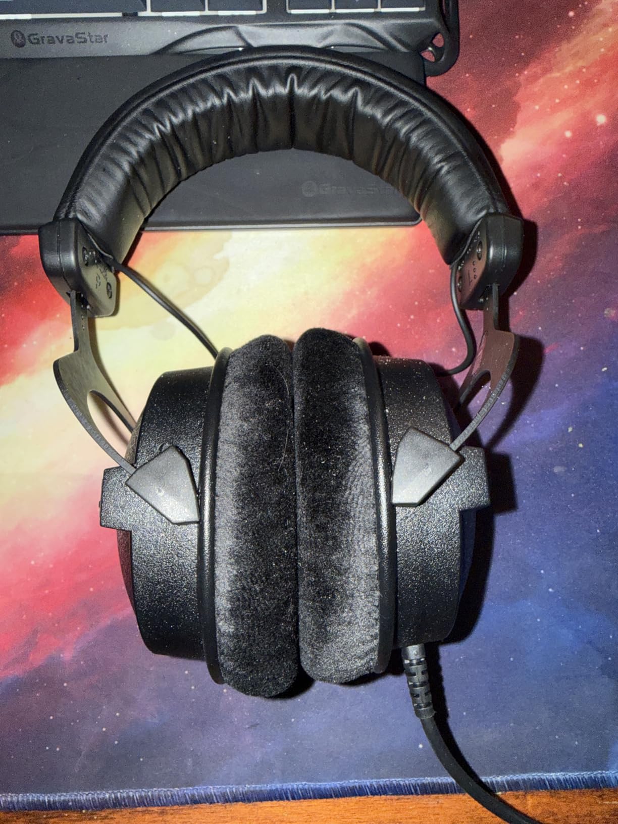 beyerdynamic DT 770 PRO, 80 Ohm, Closed Back, Over Ear, Wired Professional Studio Headphones, Home Recording, Podcast, Monitor, 3m Straight Cable, Black with Limited Edition Black Velour Ear Pads customer photo 2