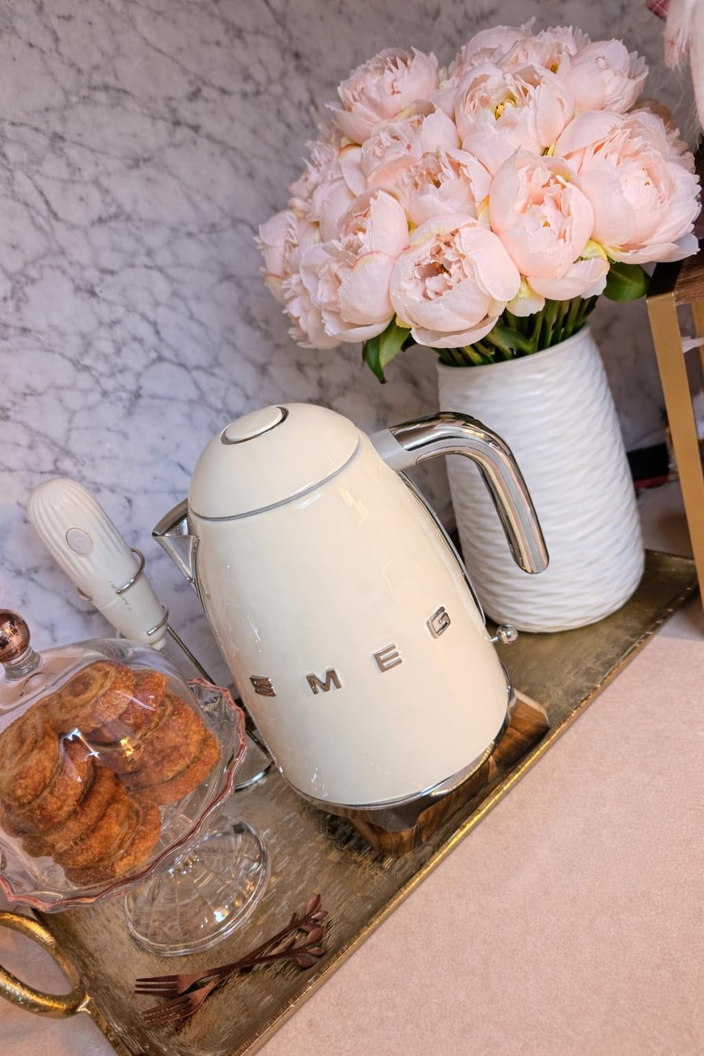 SMEG 50's Retro Style Electric Water Kettle with Automatic Shutoff, Removable Base, and Water Indicator, KLF03PBUS, Pastel Blue customer photo 1