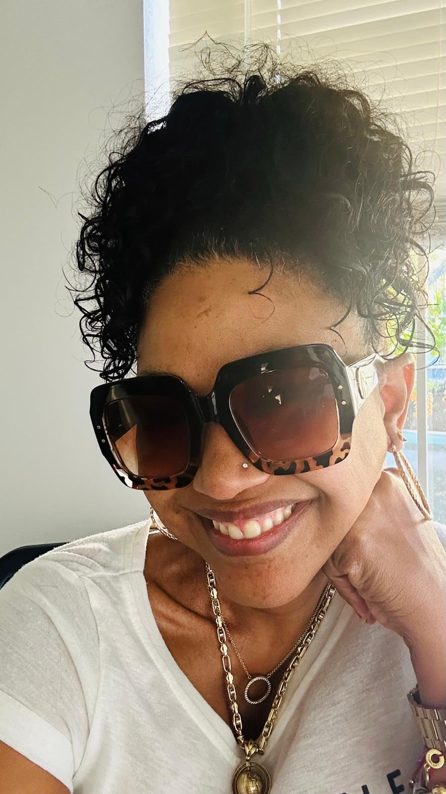 FEISEDY Retro Trendy Square Sunglasses for Women Oversized Stylish Inspired Shades Vintage Designer Sunglasses B2276 customer photo 1