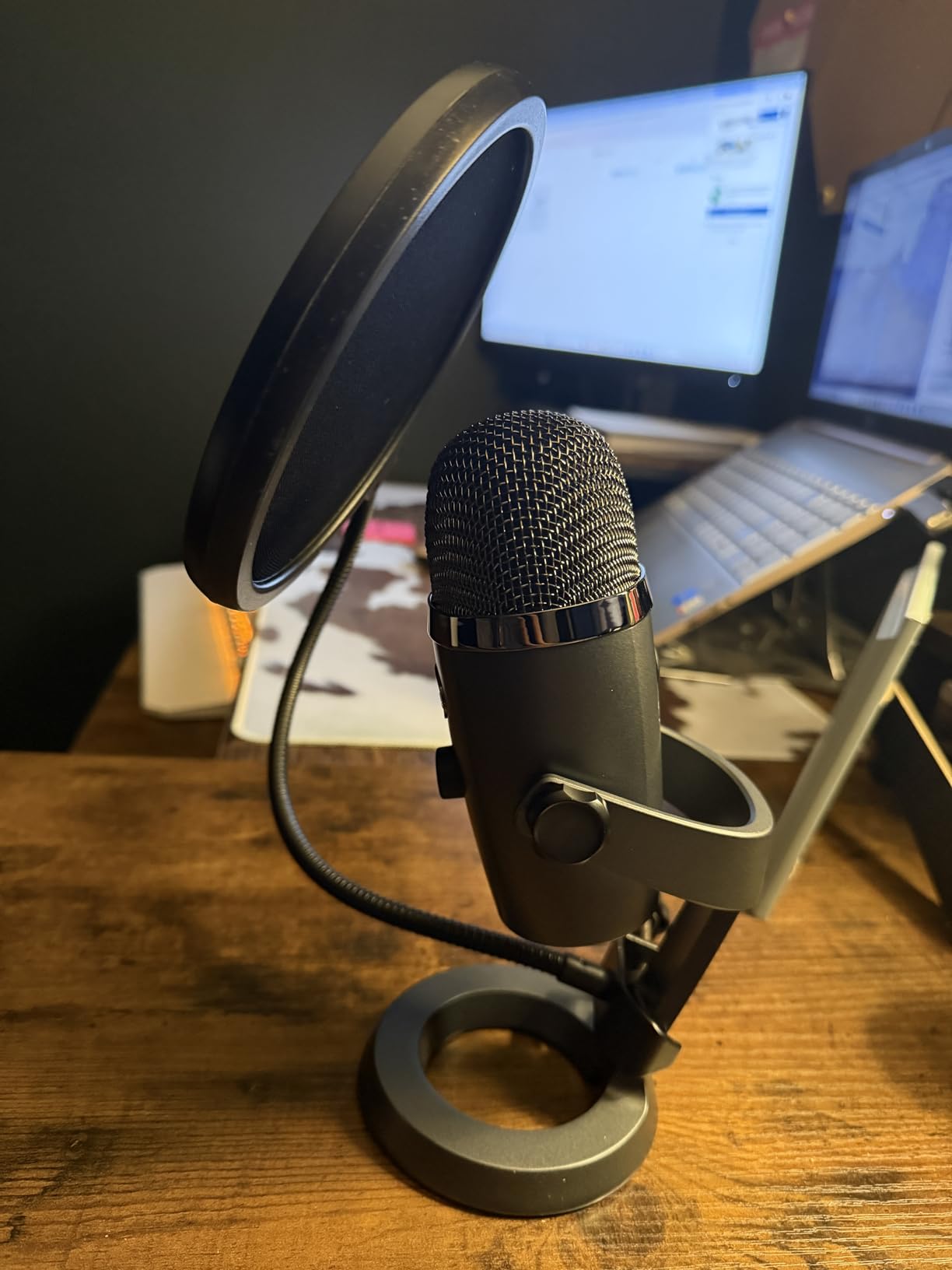 Logitech for Creators Blue Yeti Nano USB Microphone for Gaming, Streaming, Podcasting,Twitch, YouTube, Discord, Recording for PC and Mac, Plug & Play - Shadow Grey customer photo 1