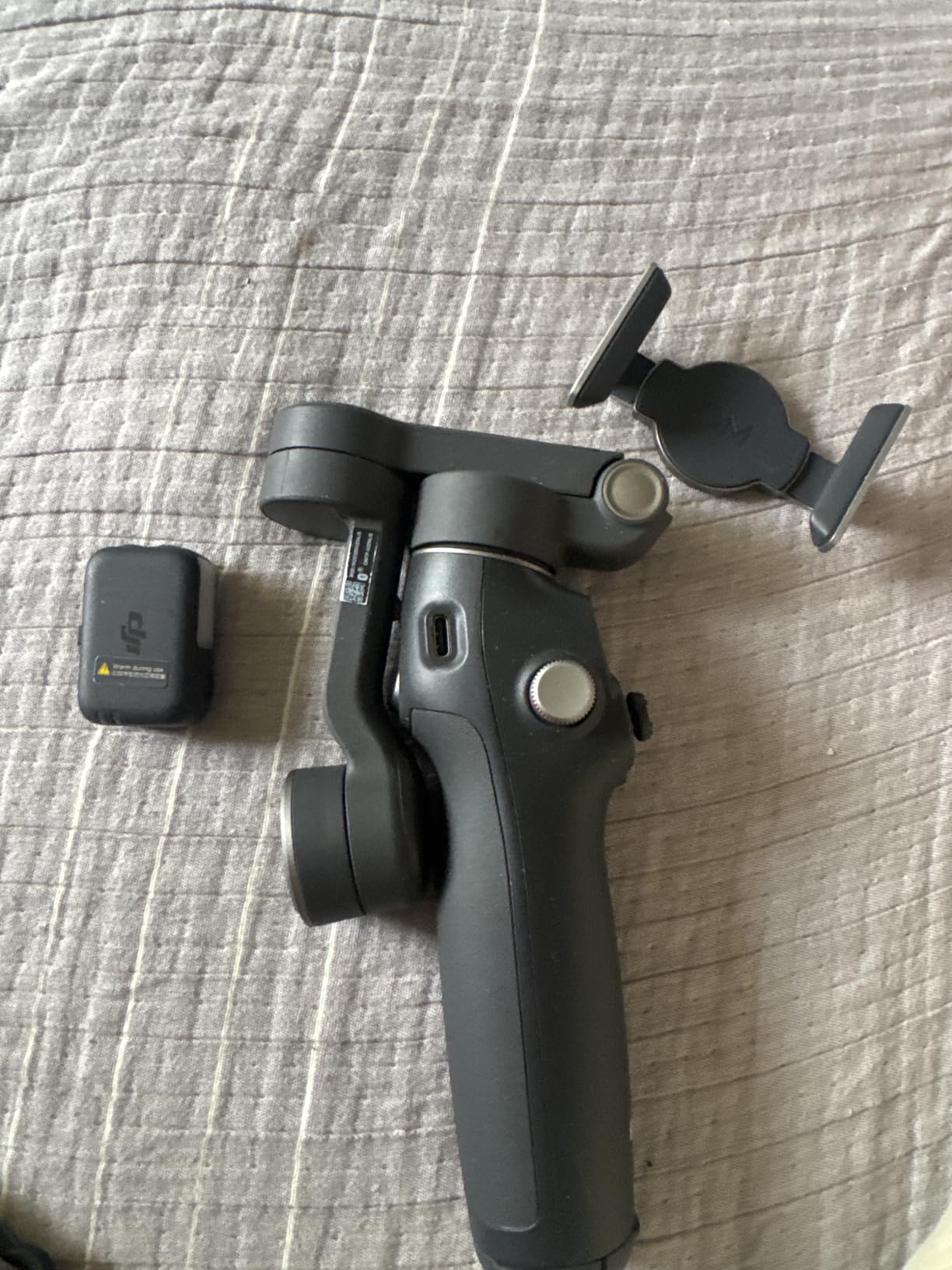 DJI Osmo Mobile 7P Gimbal Stabilizer for iPhone, Android, Native Tracking, Lighting, 3-Axis Phone Gimbal, Quick Launch, One-Tap Edit, Built-in Extension Rod & Tripod, 10hrs Use customer photo 2