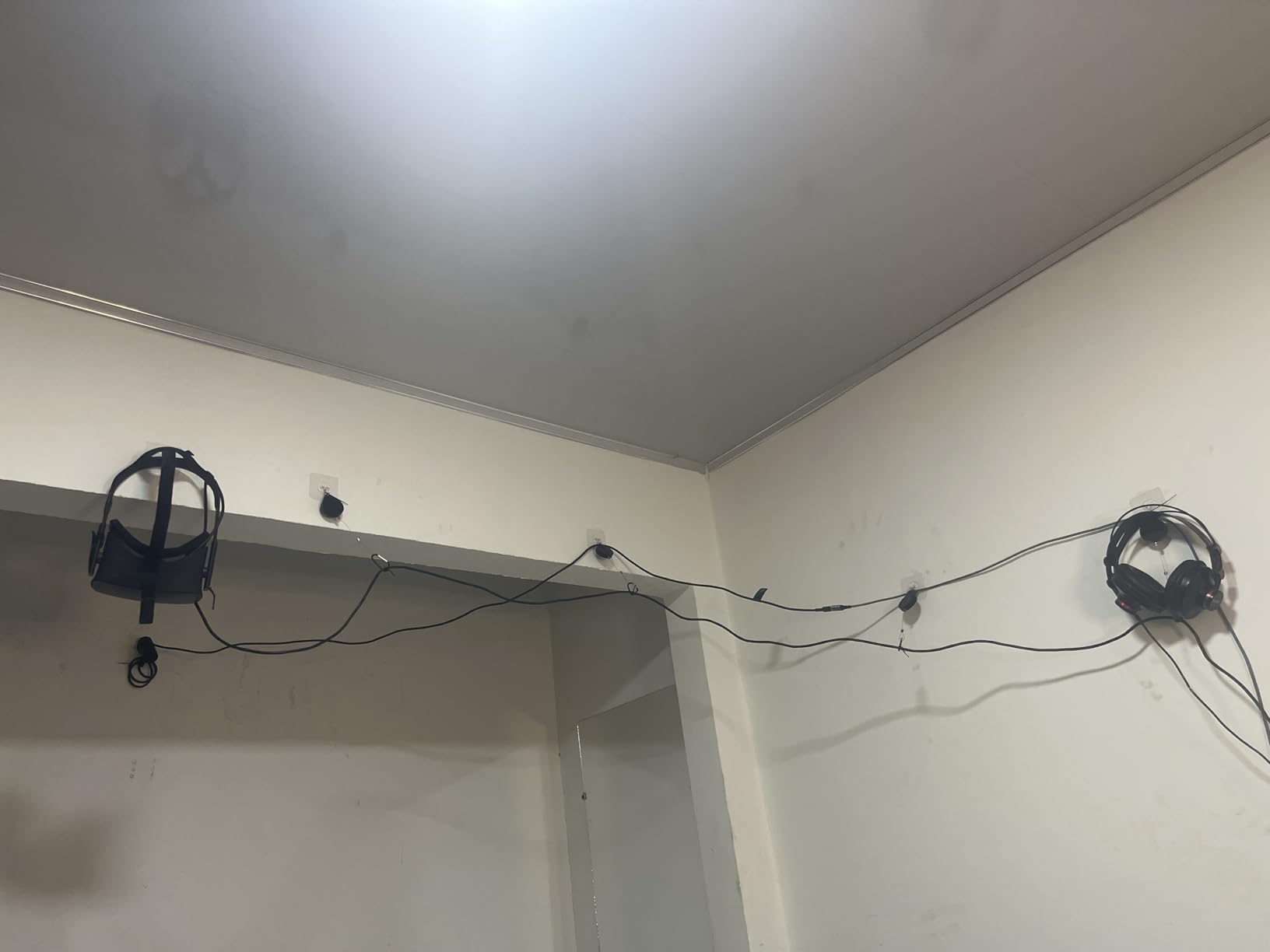 DS.Distinctive STYL VR Accessories Cable Management 6 Packs - Drill Free Retractable Ceiling Suspension System customer photo 1