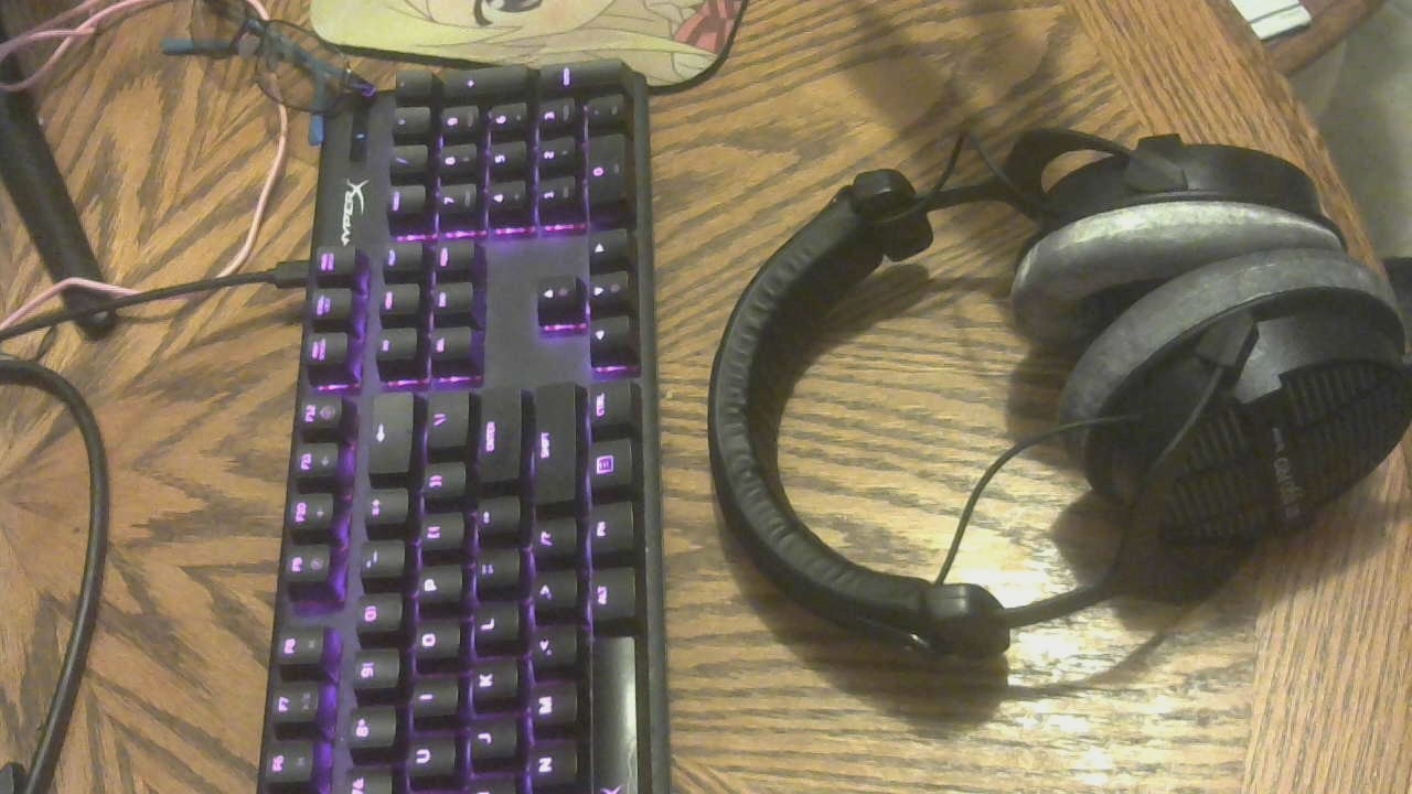 DT 990 PRO, 80 Ohm, Open Back, Over Ear, Wired Professional Studio Headphones, Gaming, Podcast, Audiophile, Mixing, 3m Straight Cable, Black with Limited Edition Black Velour Ear Pads customer photo 1