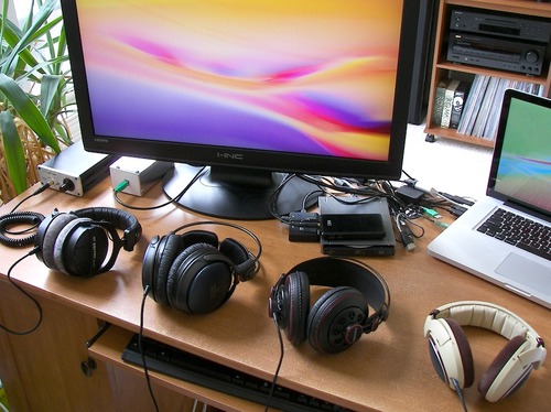 DT 990 PRO, 80 Ohm, Open Back, Over Ear, Wired Professional Studio Headphones, Gaming, Podcast, Audiophile, Mixing, 3m Straight Cable, Black with Limited Edition Black Velour Ear Pads customer photo 2