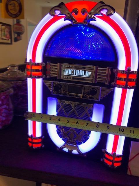Victrola Redding Tabletop Bluetooth Jukebox with Built-In Speaker, 3.5mm Aux and RCA Output, Classic 50's Retro Design customer photo 1