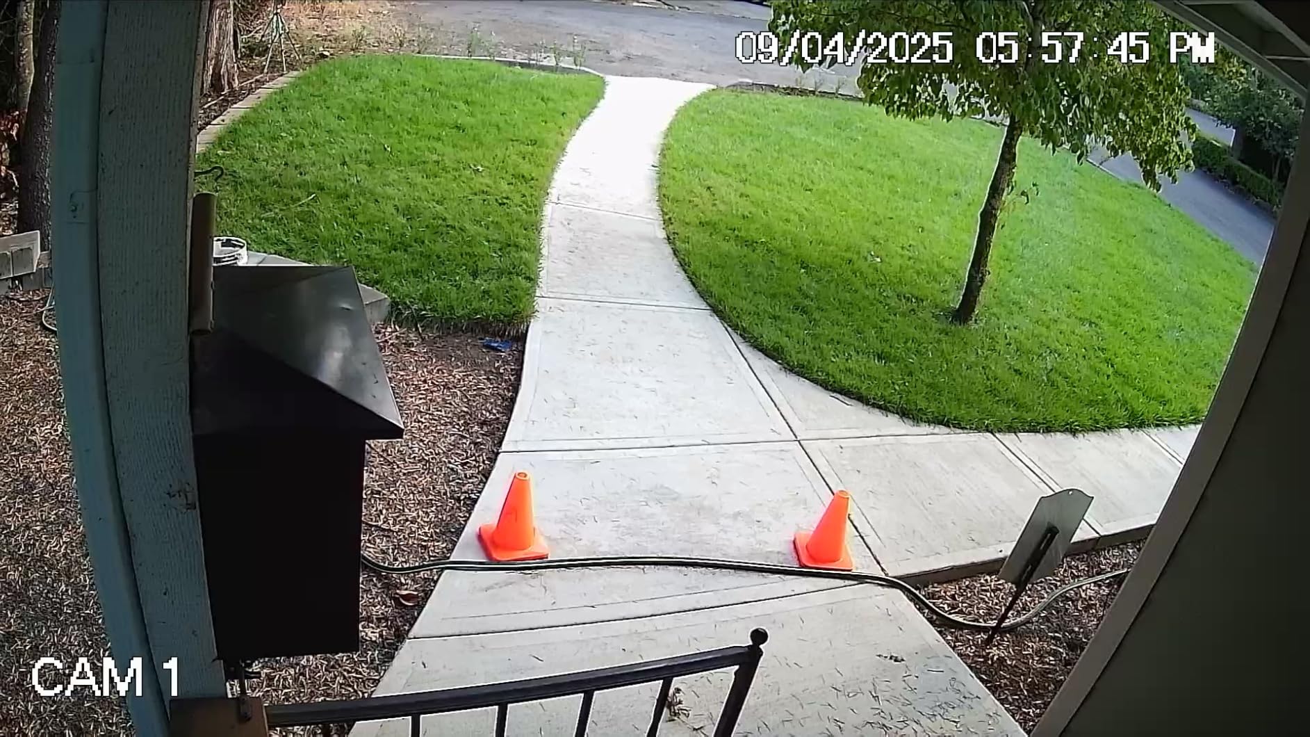 Lorex 1080p HD Bullet Security Camera | Weatherproof Outdoor CCTV Camera with 130ft Night Vision | 90 Field of View | IP66 Rated | Analog HD | ClearNight Imaging | Indoor/Outdoor Use | 2MP customer photo 1