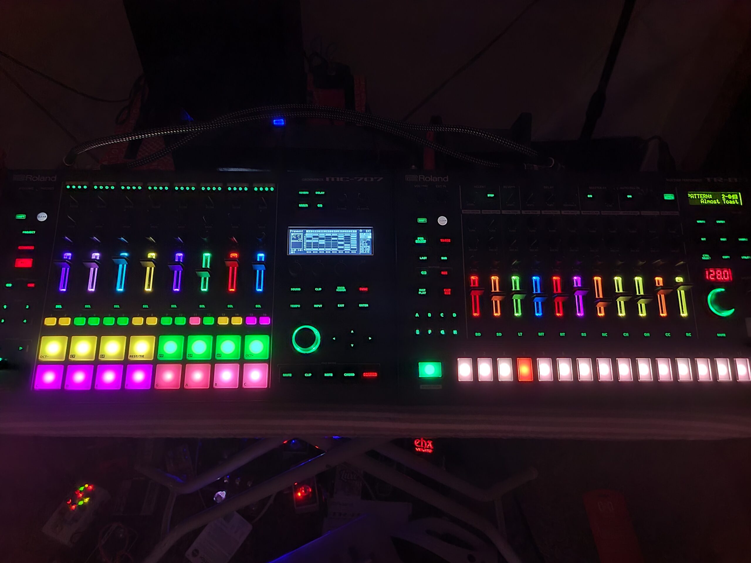 MC-707 Groovebox Professional Music Production Workstation (MC-707), Standard customer photo 2