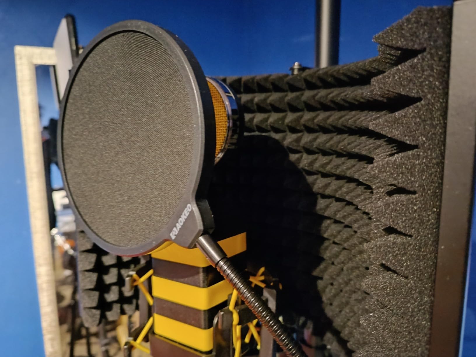 Professional Studio Recording Microphone Isolation Shield, Pop Filter,High density absorbent foam is used to filter vocal. Suitable for Blue Yeti and other condenser microphones (AO-504 With Stand) customer photo 2