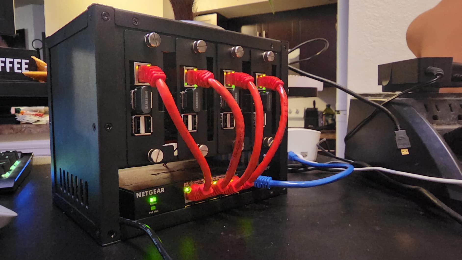 NETGEAR 8-Port PoE+ Gigabit Ethernet Unmanaged Essentials Switch (GS308PP) - with 8 x PoE+ @ 83W, Desktop or Wall Mount customer photo 2