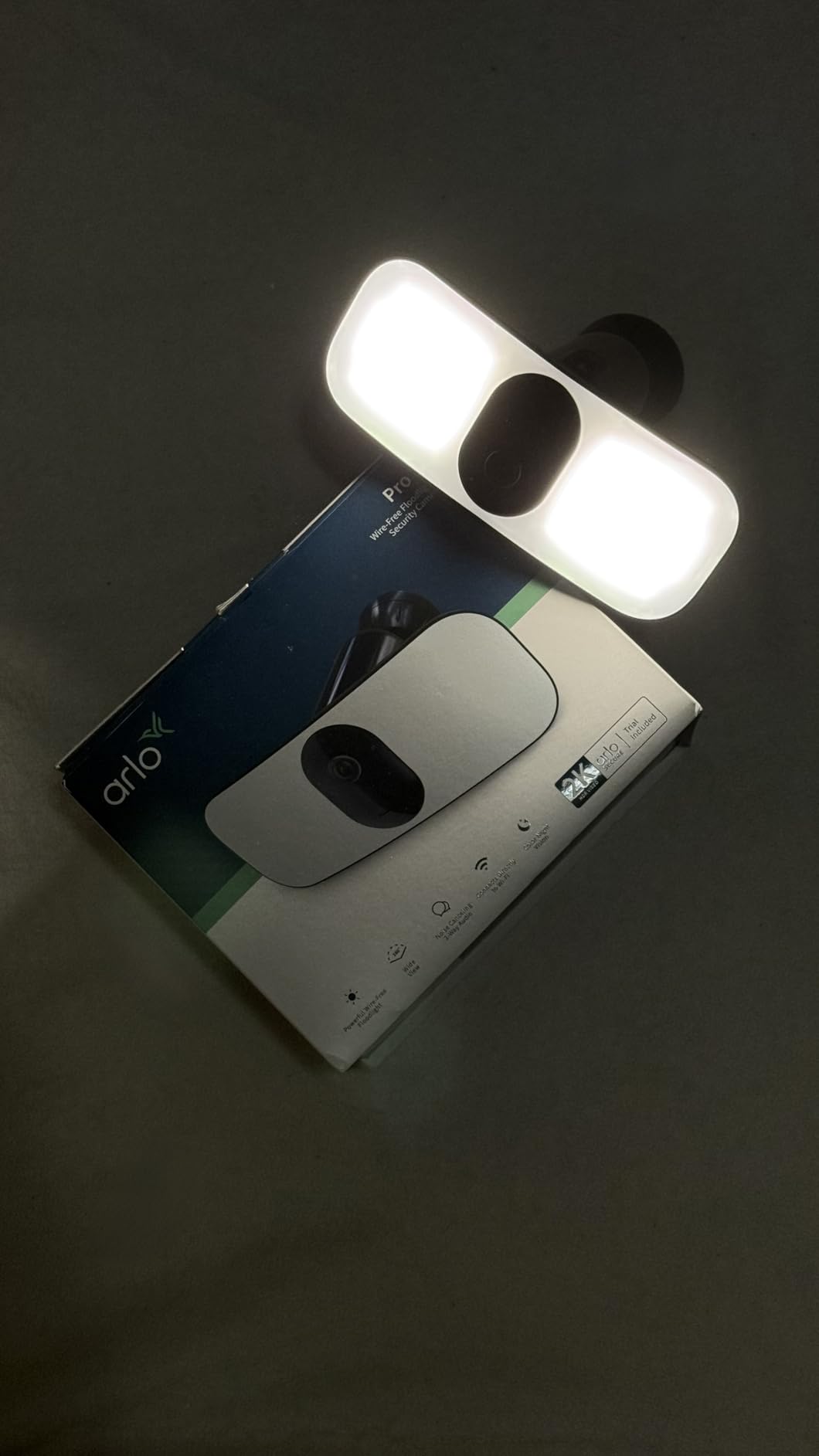 Arlo Pro 3 Floodlight Security Camera Wireless Outdoor 2K No Wiring - Arlo Pro 3, Rechargeable Battery, WiFi, Up to 3000 Lumens LED, Person & Vehicle Recognition, Package Detection, Color Night Vision, White customer photo 2