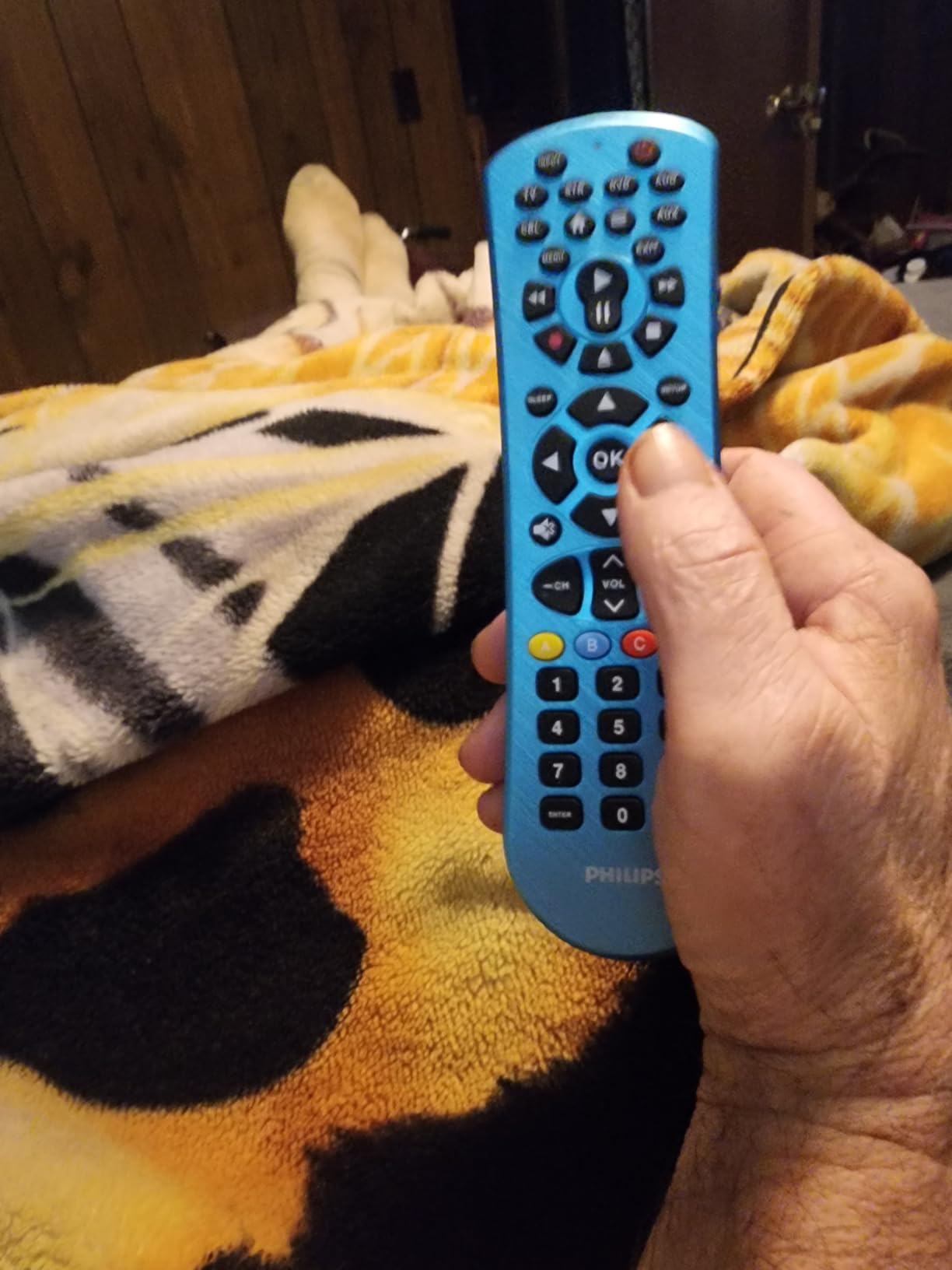 Philips Universal Remote Control, Universal TV Remote Replacement, Samsung TV Remote Control Universal, for Roku Remote Replacement, Vizio, LG, Sony, Apple TV, Smart TVs, 6 Device, Blue, SRP6249B/27 customer photo 1