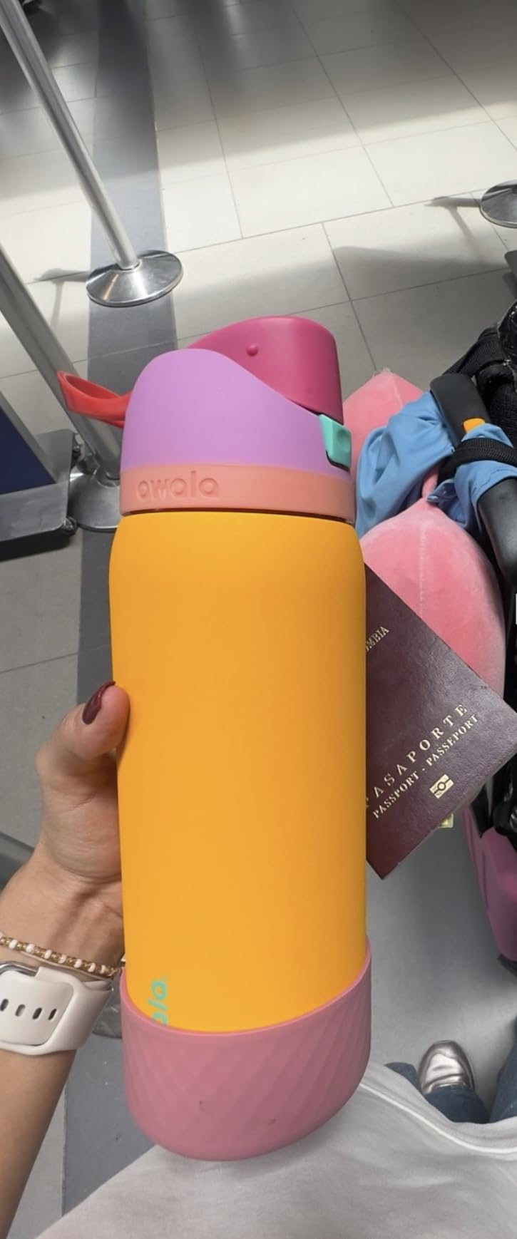 Owala FreeSip Insulated Stainless Steel Water Bottle with Straw, BPA-Free Sports Water Bottle, Great for Travel, 24 Oz, Shy Marshmallow customer photo 2