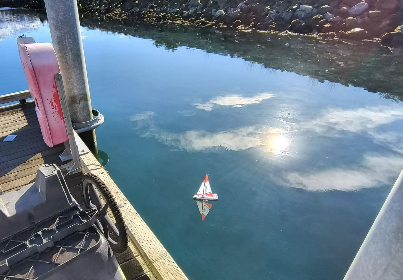 Voyager 280 RC Controlled Wind Powered Sailboat in Blue - 17.5