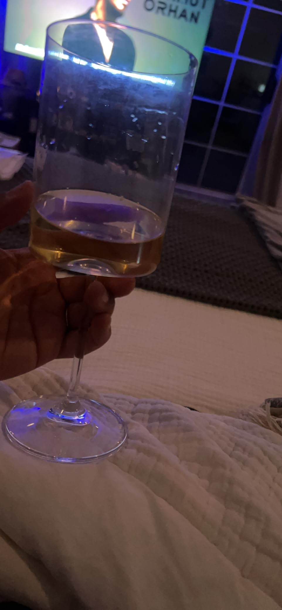JoyJolt Champagne Flutes, Claire Collection Crystal Champagne Glasses Set of 2, 5.7 Ounce Capacity, Exquisite Craftsmanship, Ideal for Home Bar, Special Occasions - Made in Europe customer photo 2