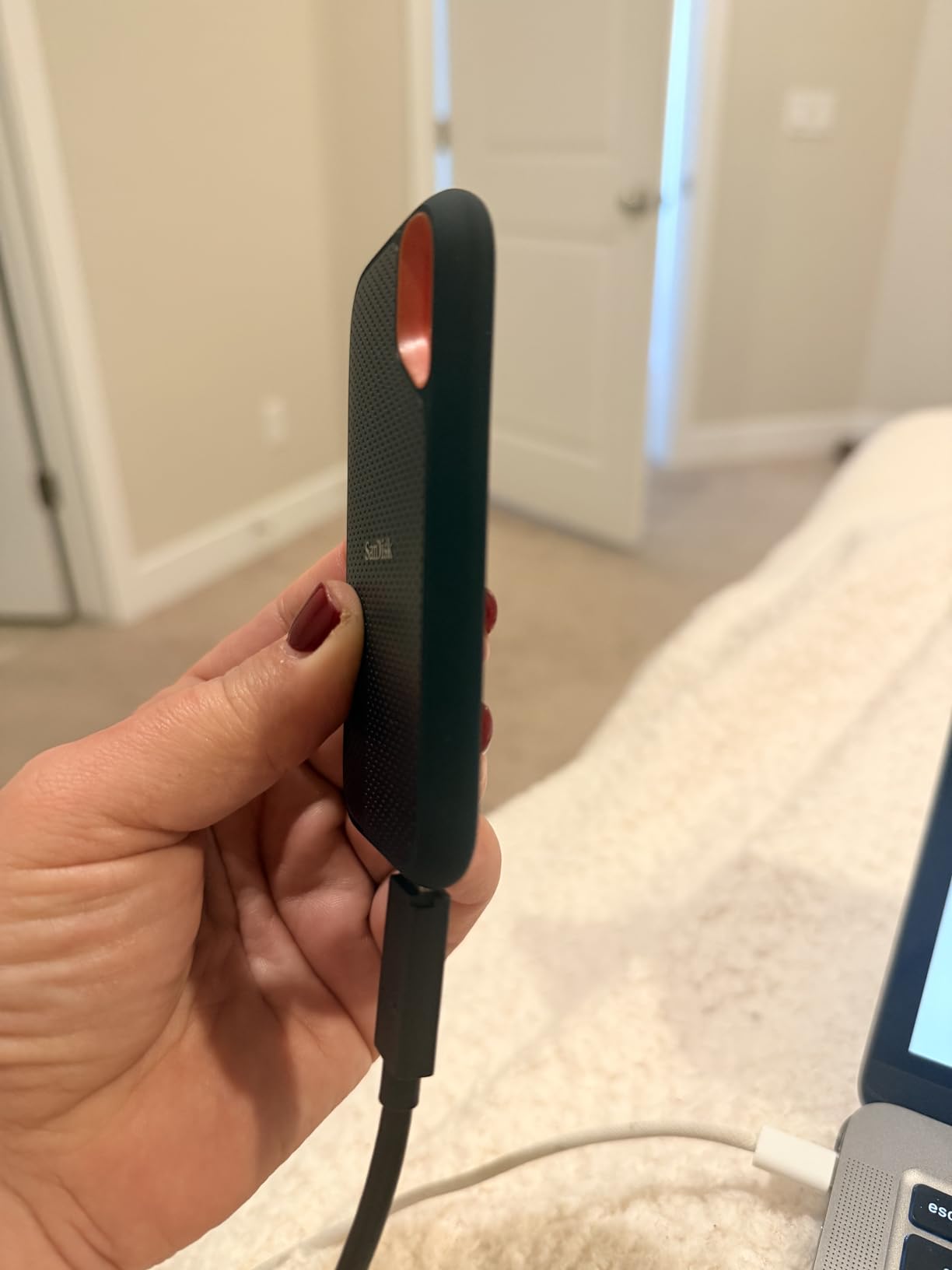 SANDISK 1TB Extreme Portable SSD - Up to 1050MB/s, USB-C, USB 3.2 Gen 2, IP65 Water and Dust Resistance customer photo 2