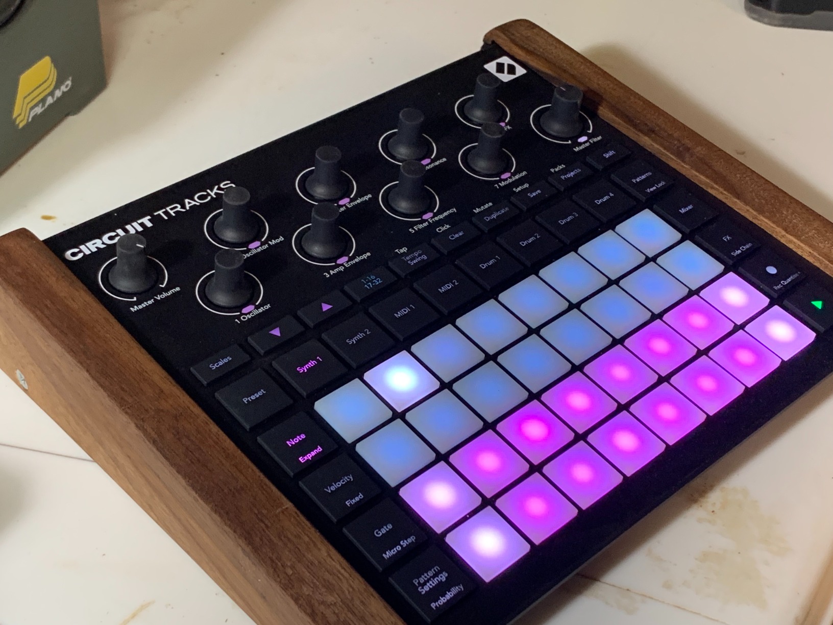 Circuit Tracks: Groovebox sequencer with synth engines, MIDI control, and drum patterns for electronic music making customer photo 2