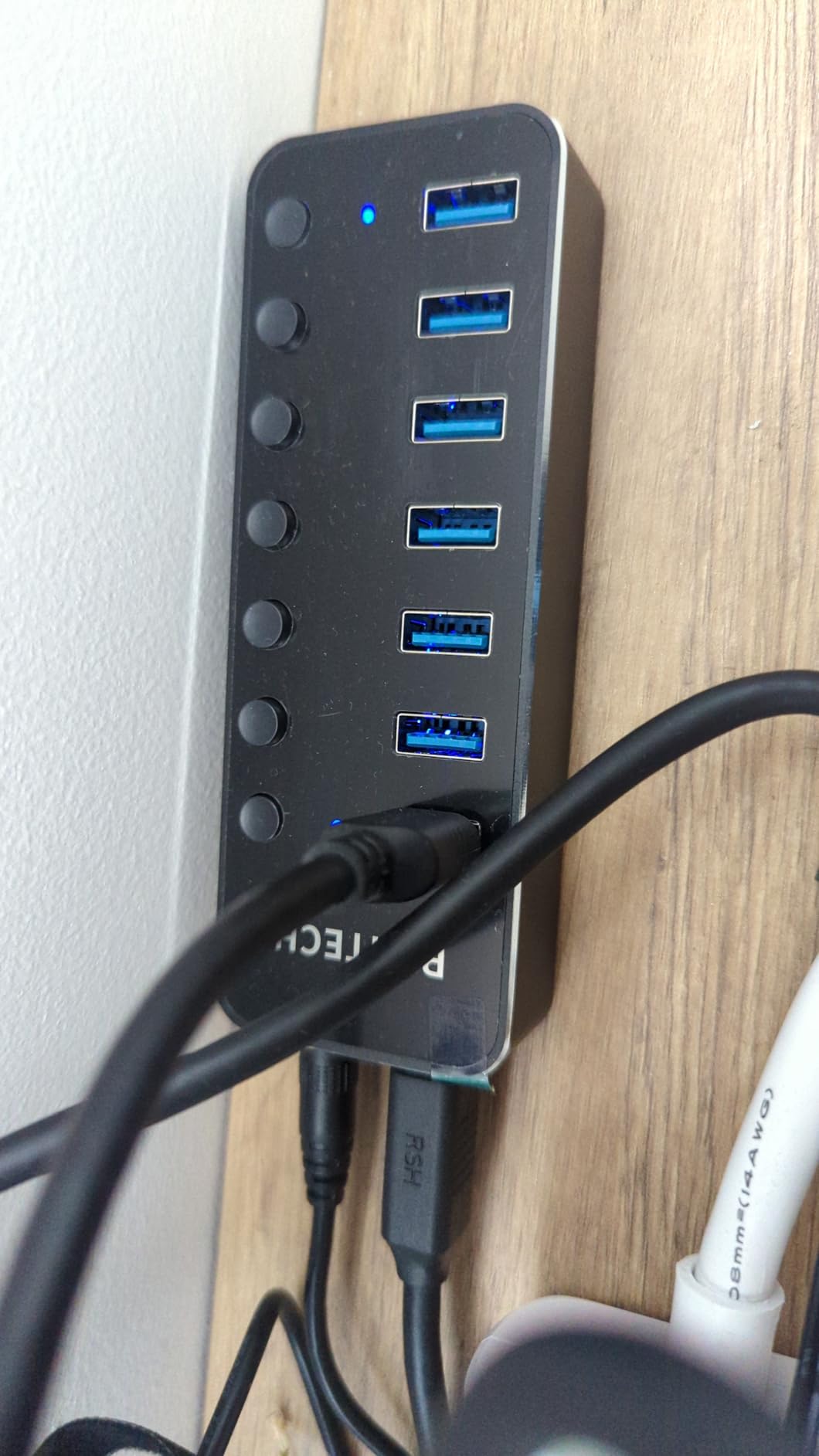 USB 3.0 Hub, RSHTECH 7 Port Powered USB Hub Expander Aluminum USB 3.0 Data Port hub with Universal 5V AC Adapter and Individual On/Off Switches USB Splitter for Laptop and PC(Black) customer photo 1