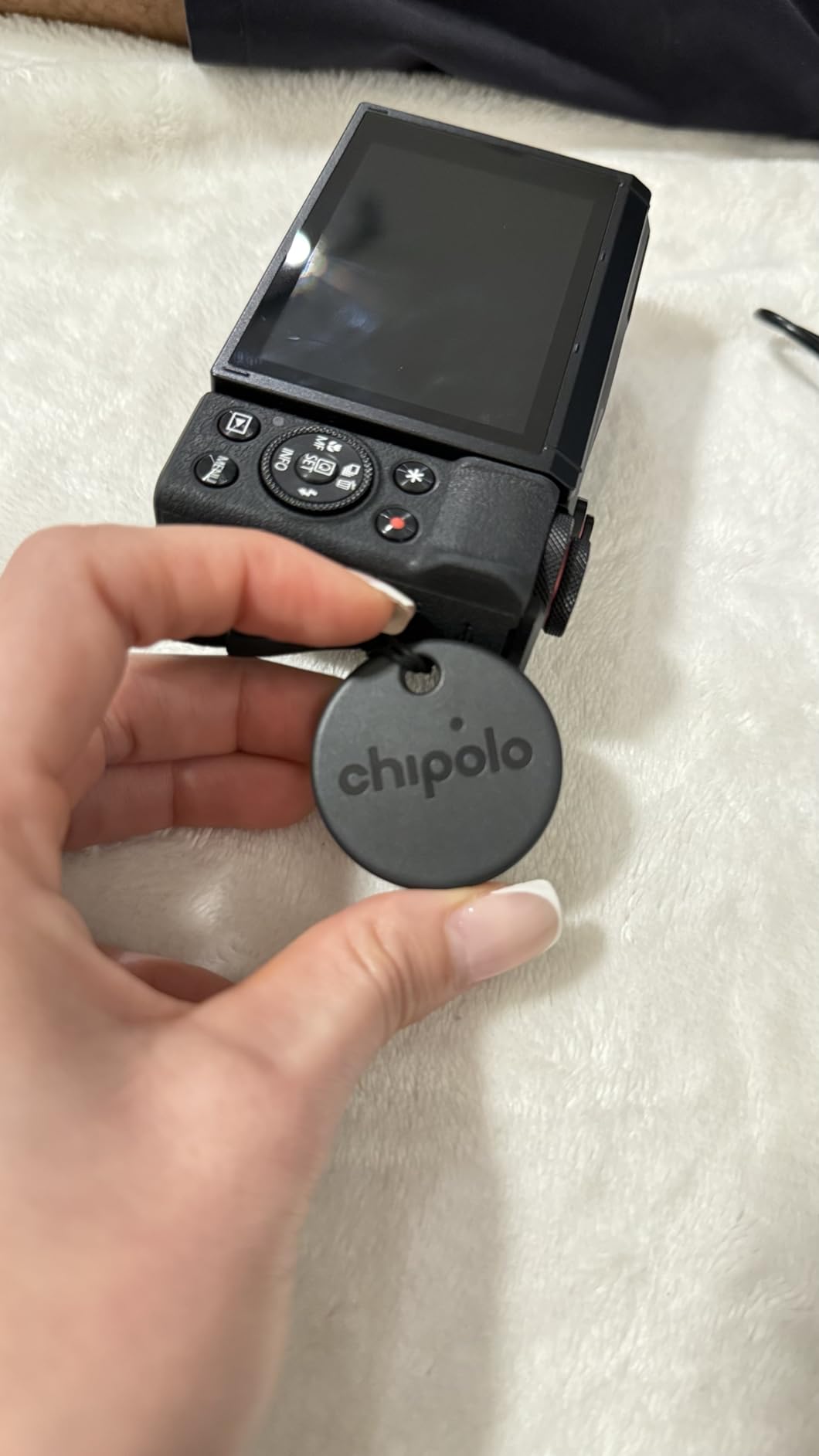 Chipolo ONE Spot (2021) - Key Finder, Bluetooth Tracker for Keys, Bag - Works with the Apple Find My app (only for iOS) (Almost Black) customer photo 1
