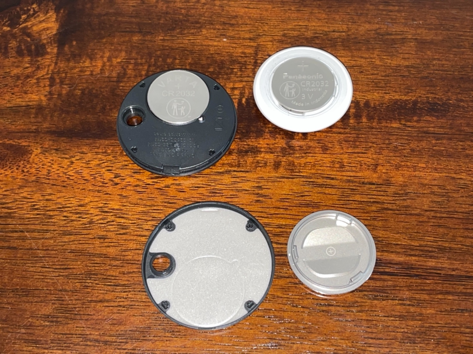 Chipolo ONE Spot (2021) - Key Finder, Bluetooth Tracker for Keys, Bag - Works with the Apple Find My app (only for iOS) (Almost Black) customer photo 2