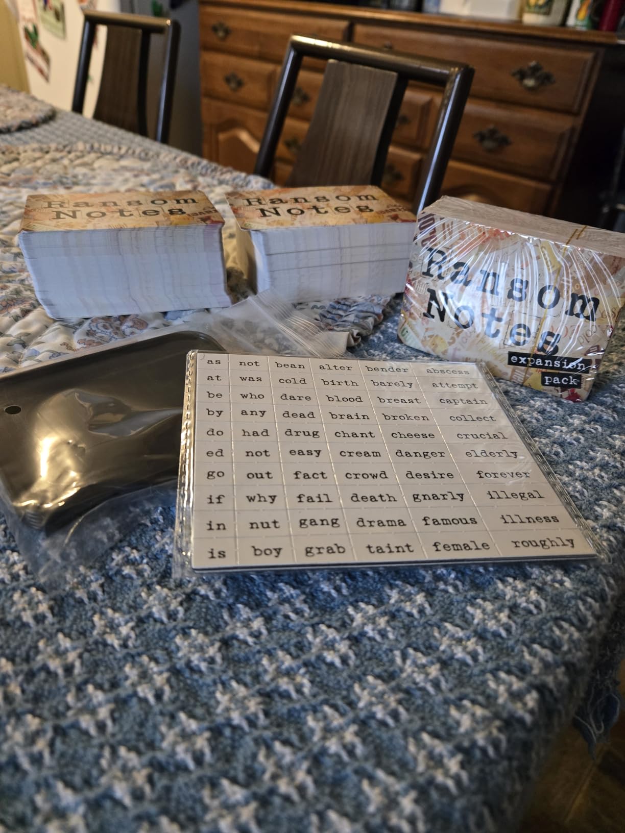 Ransom Notes - The Ridiculous Word Magnet Party Game, 3+ Players customer photo 1