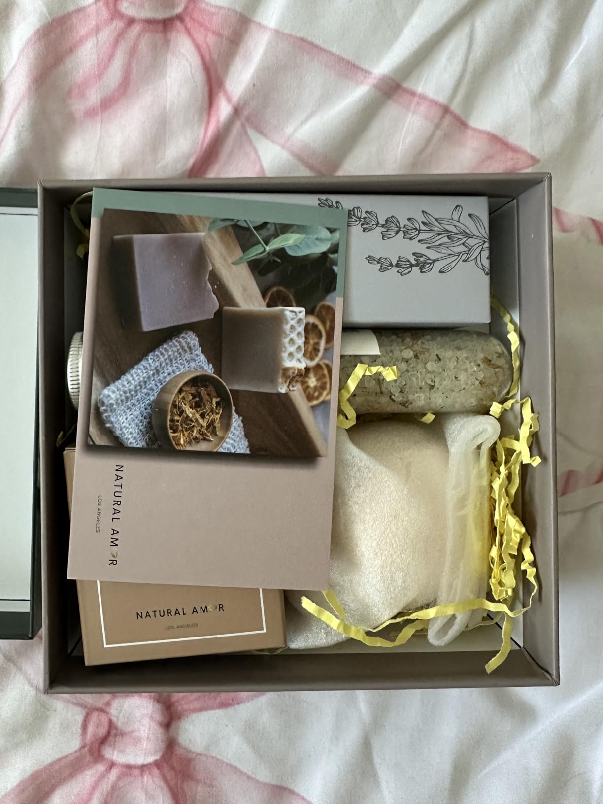 Natural Amor Spa Gift Set for Women - 6-Piece Self Care Gift Box with Handmade Soap, Bath Bomb, Candle & Skincare, Ready-to-Gift Relaxation Set customer photo 1