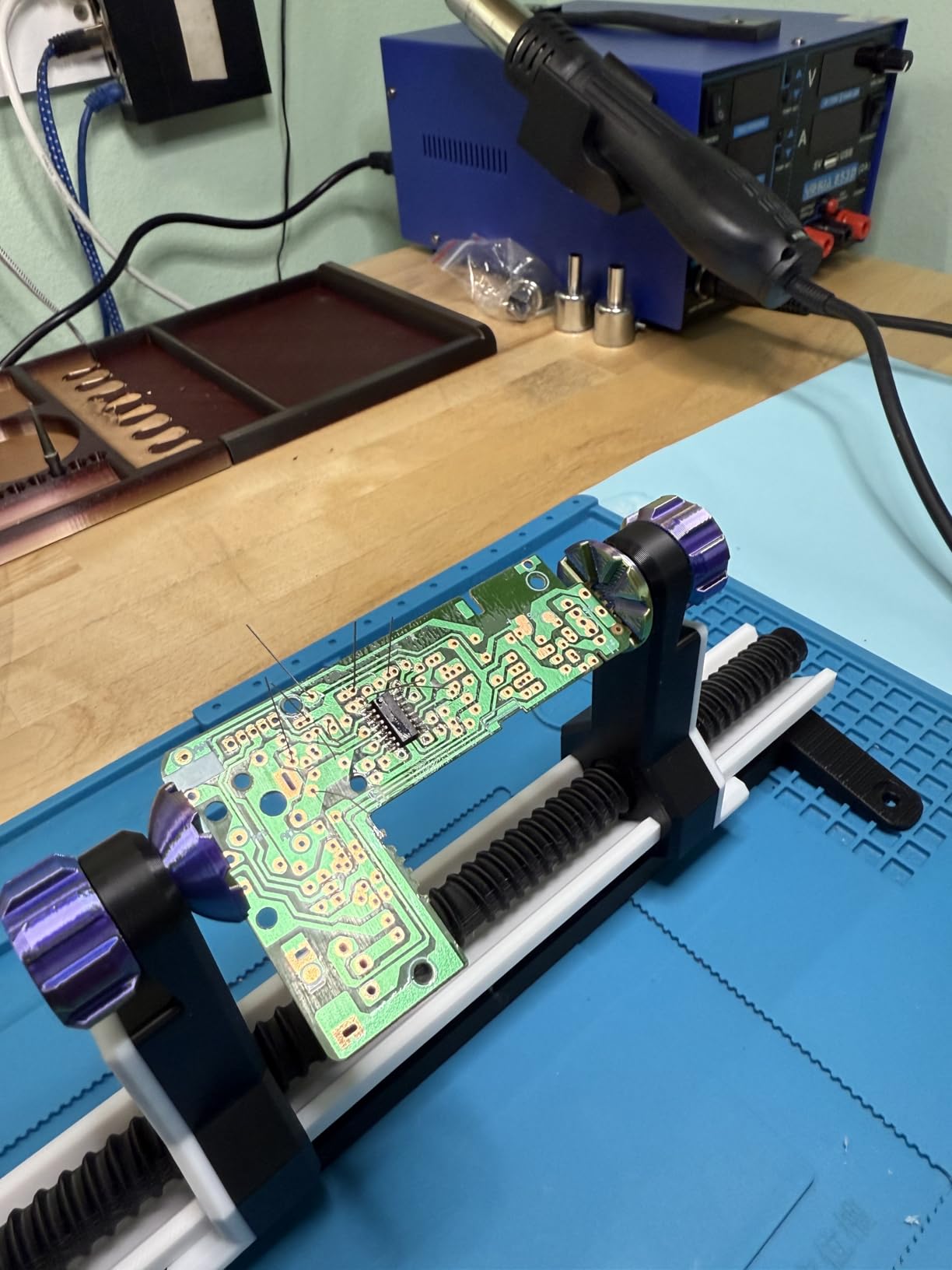 ATTEN ST-862D Lead-free Hot Air Gun Soldering Station Intelligent Digital Display 1000W ST862D Rework Station For PCB Chip Soldering Repair customer photo 1