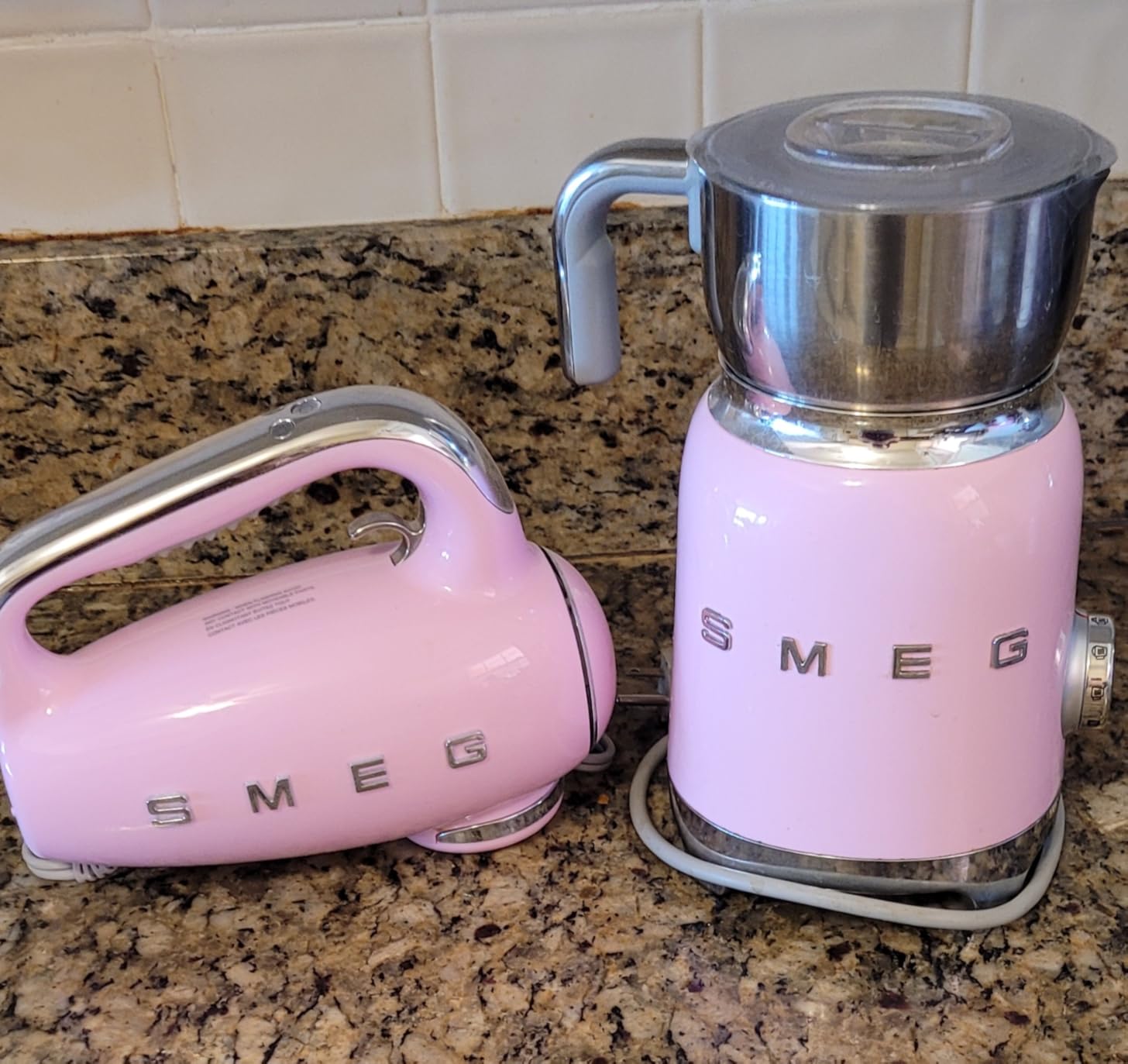 SMEG Pink 50's Retro Style Electric Hand Mixer with Set of Dough Hooks, Set of Beaters, and Set of Whisks customer photo 2
