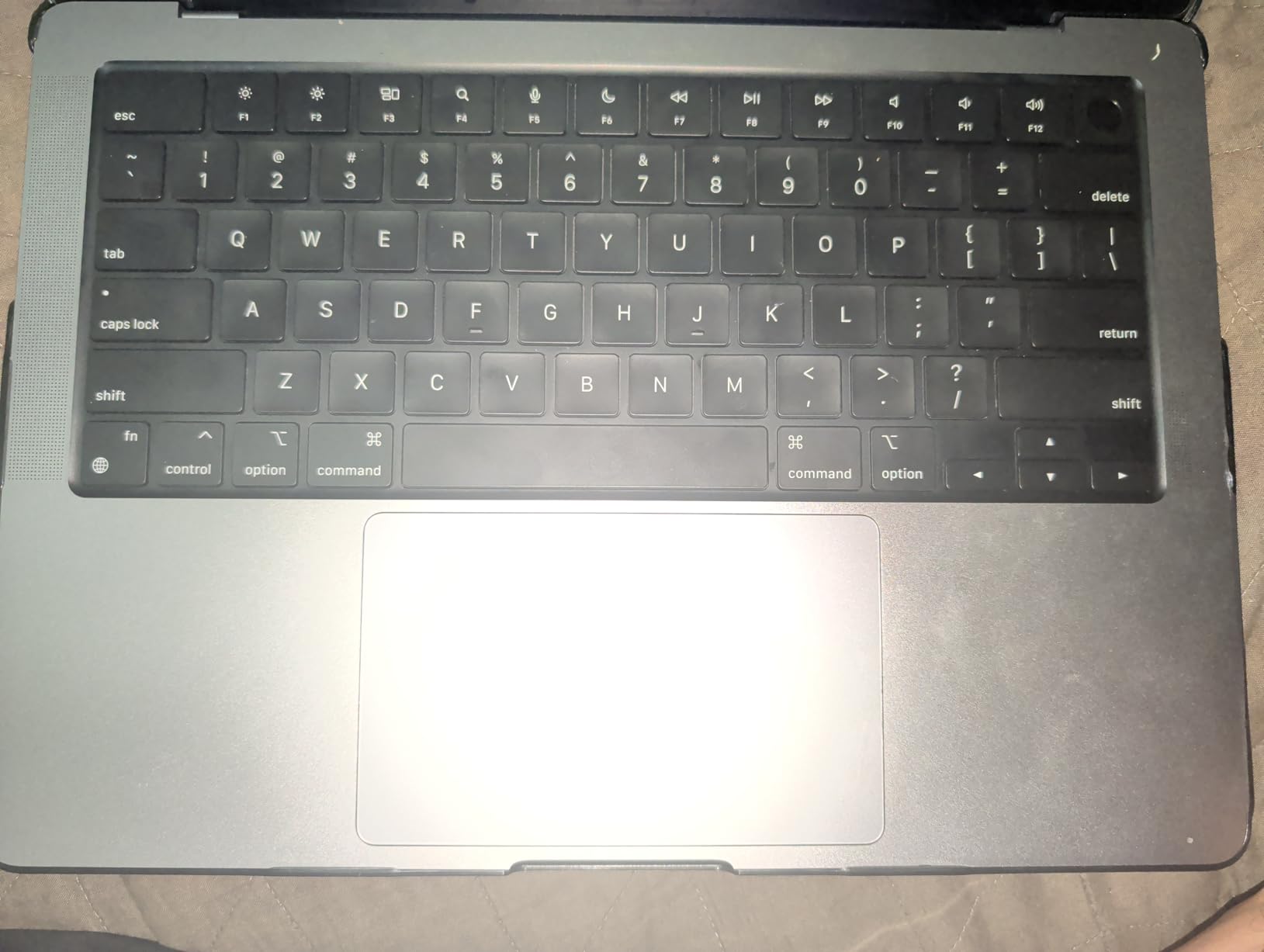 Apple MacBook Pro 2021 with M1 Pro chip, 14-inch, 16GB RAM, 512GB SSD, Space Gray customer photo 2