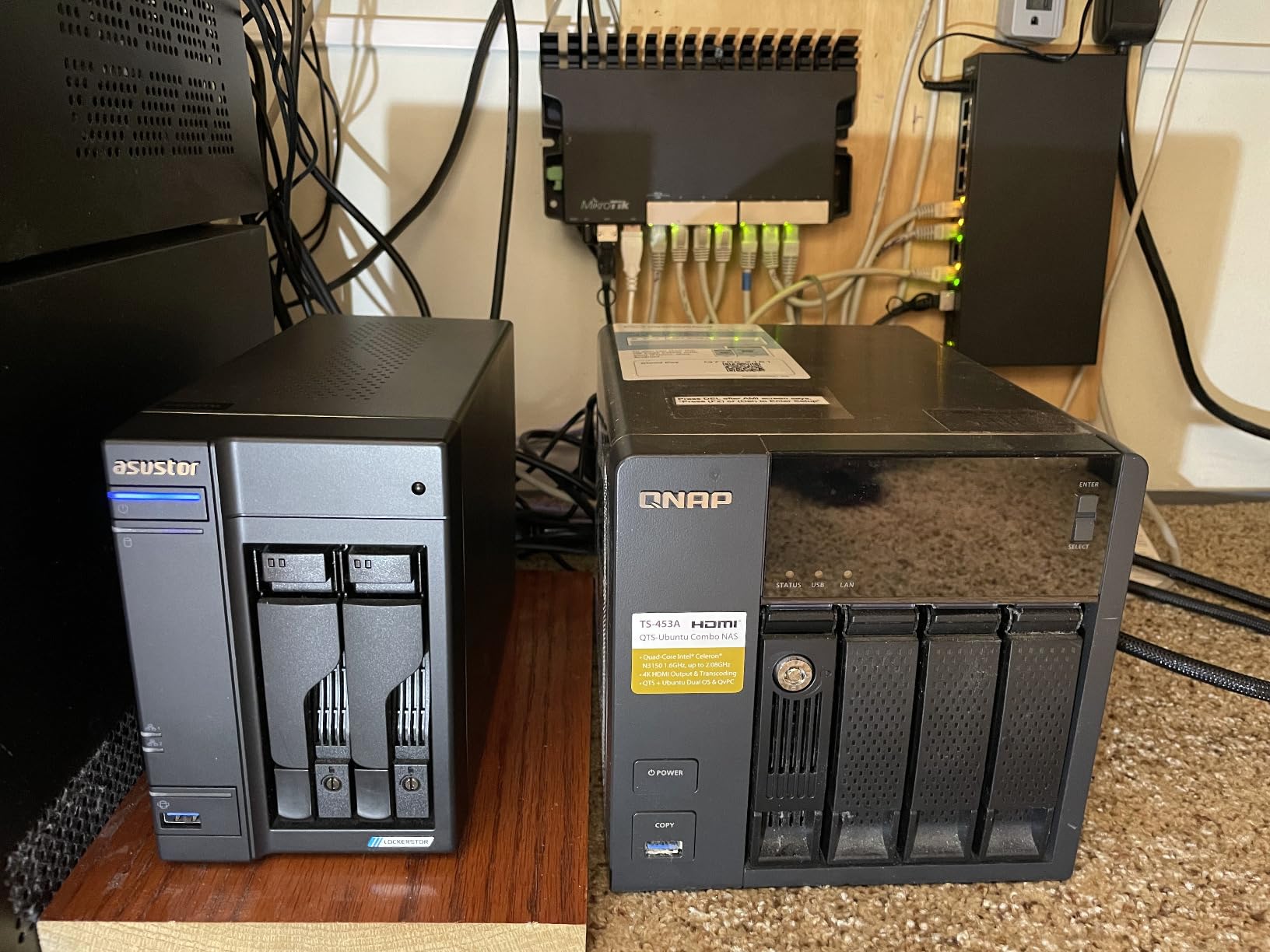 ASUSTOR Lockerstor 4 Gen2 AS6704T 4-Bay NAS, Quad-Core 2.0GHz, 4x M.2 NVMe Slots, Dual 2.5GbE, 4GB DDR4 RAM customer photo 2
