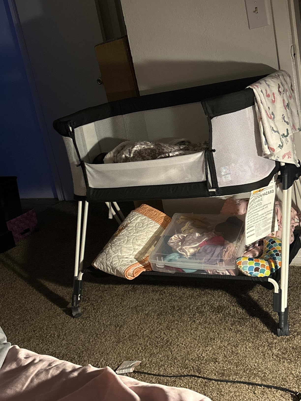 Fodoss Baby Bassinet Bedside Sleeper with Wheels and Storage Tray,4-Sided Mesh Bedside Bassinet for Infant/Newborn,7 Height Adjustable Easy Folding Bedside Crib customer photo 1