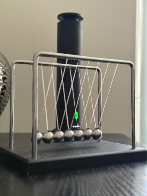 QLKUNLA Newtons Cradle Balance Balls Science Physics Gadget Desktop Decoration Kinetic Motion Toy for Home and Office customer photo 1