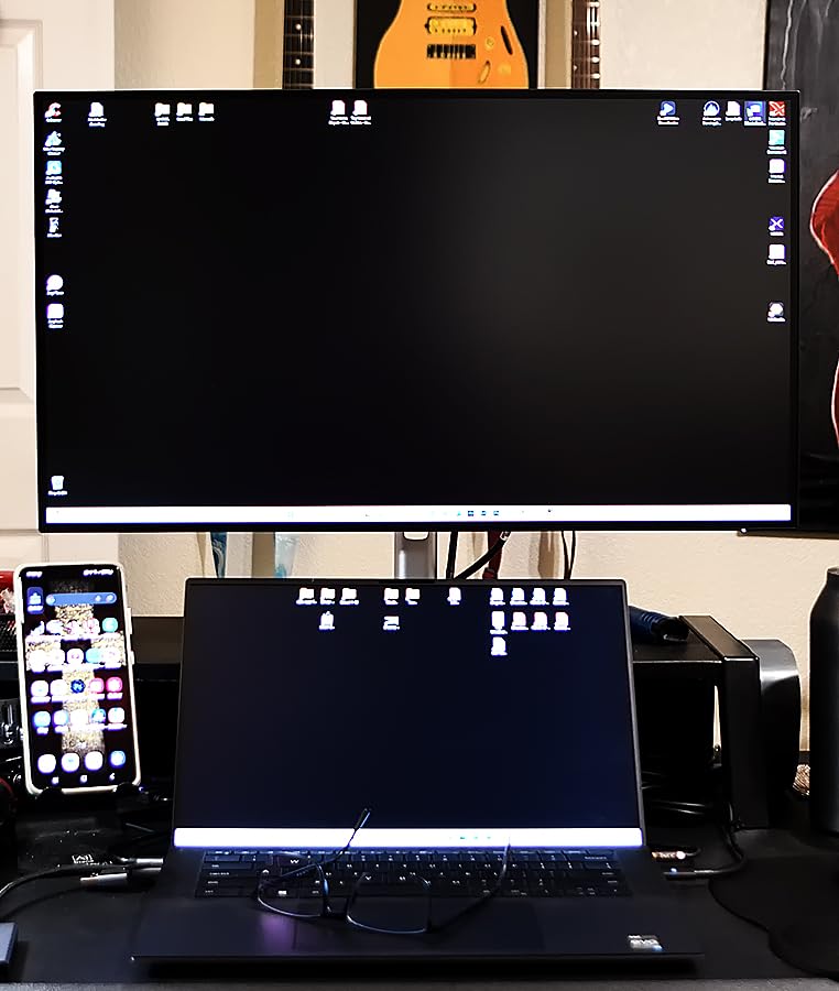 Dell UltraSharp 27 Monitor (U2722D) 27-inch QHD with 2560x1440 Resolution, Comfortview Plus, Infinity Edge customer photo 1