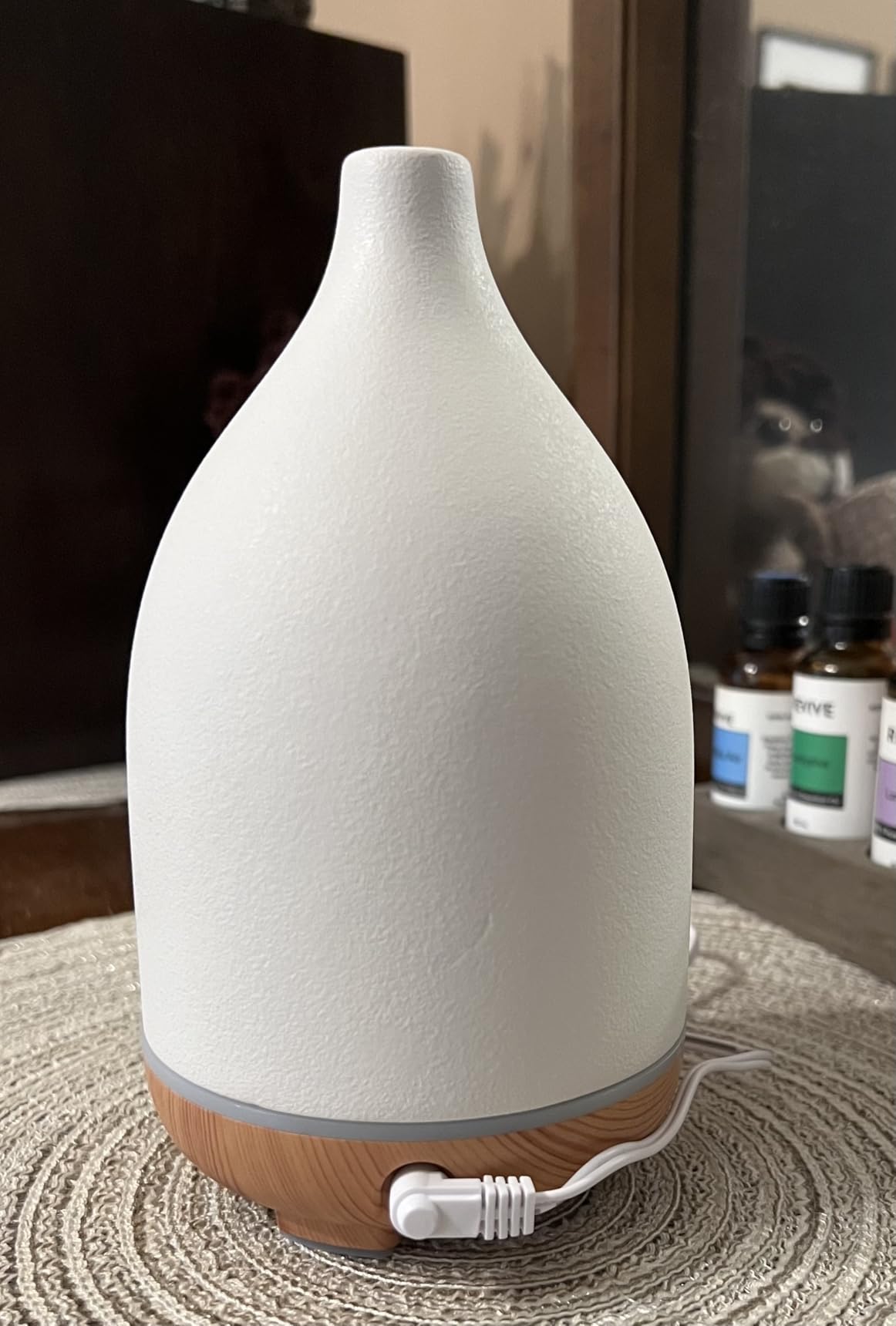 InnoGear Oil Diffuser, 150ML Ceramic Diffuser for Essential Oils Handcrafted Aromatherapy Diffuser Ultrasonic Cool Mist Humidifier with 2 Mist Modes Waterless Auto Off for Room Office, Black customer photo 2