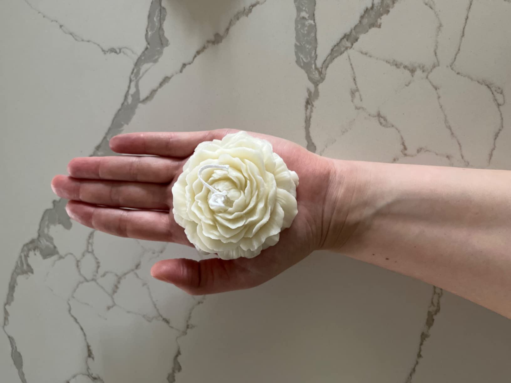 Roowest 3 Pcs Flower Shape Trendy Candles Floral Shaped Aesthetic Candle Soy Wax Handmade Minimalism Decorative for Home Spa Yoga Decor Art Gift customer photo 2