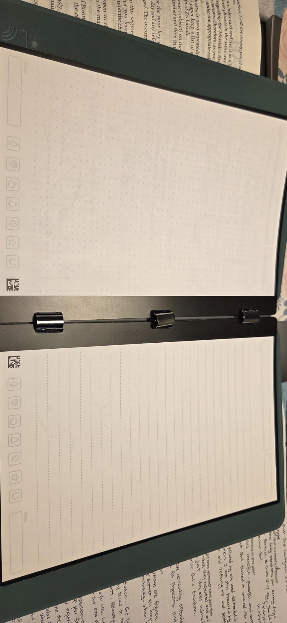 Pro Smart Reusable Notebook, Lined & Dotted Interchangeable Pages, For Work and Business Meetings, Executive 7x9, Green customer photo 2
