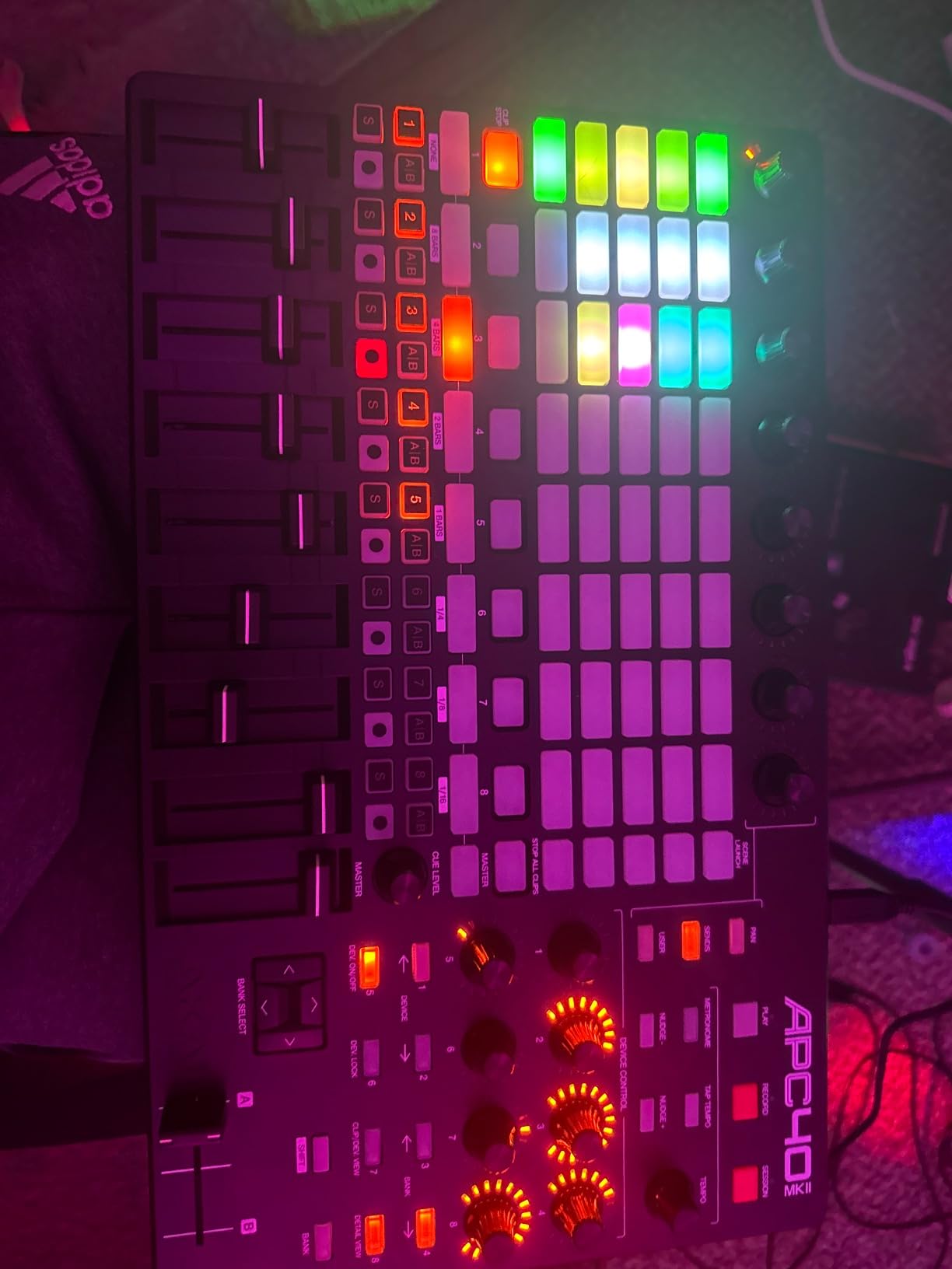 APC Mini MK2 - USB MIDI Pad Controller for Clip Launching with Ableton Live Lite, 64 RGB Pads, Drum and Note Mode and MIDI Mixer customer photo 2