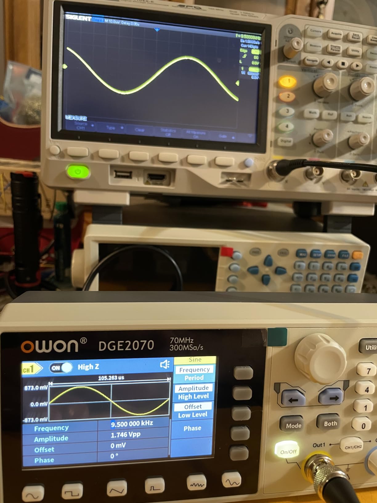 Signal Generator DGE2070 Arbitrary Waveform Generator, 70 MHz Generators Dual Channel 300MS/s Sample Rate 14 Bits Vertical Resolution for Multi Tester customer photo 2