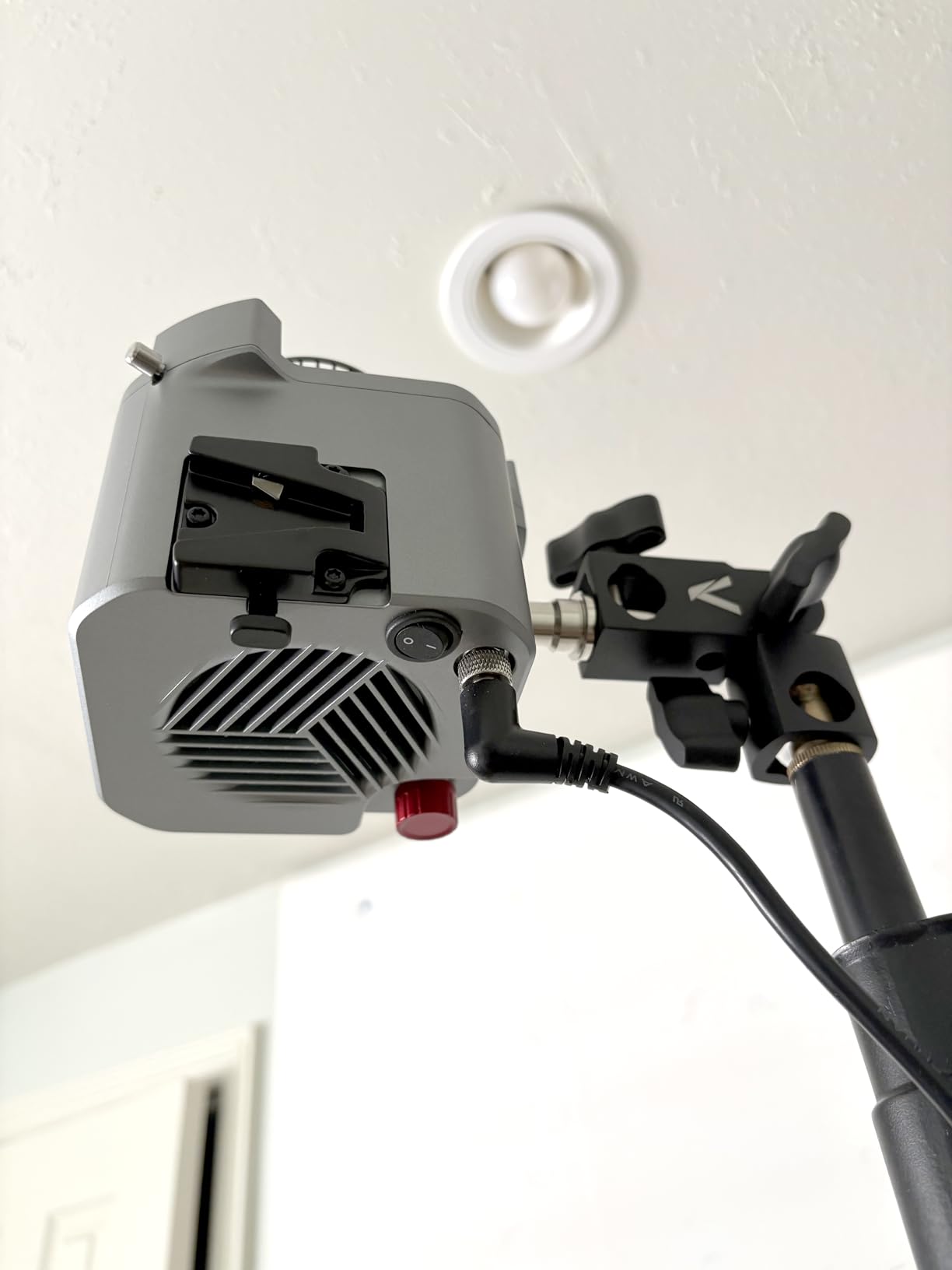 Aputure amaran COB 60xS Video Lighting amaran 60x Upgrade bi-Color Bowens Mount Point-Source LED Studio Light, SSI (D56) of 87, 33,300 lux @ 1m,App Control,9 Lighting FX (amaran 60x S) customer photo 1