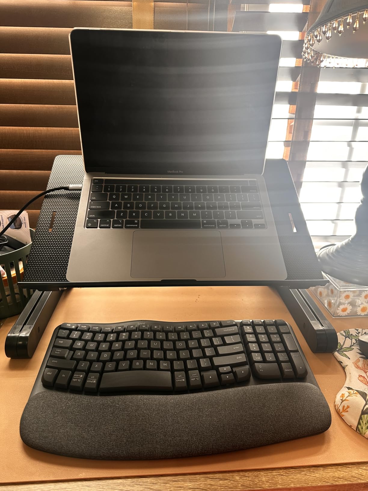 Logitech Wave Keys MK670 Combo, Wireless Ergonomic Keyboard with Signature M550 L Wireless Mouse, Comfortable Natural Typing customer photo 1